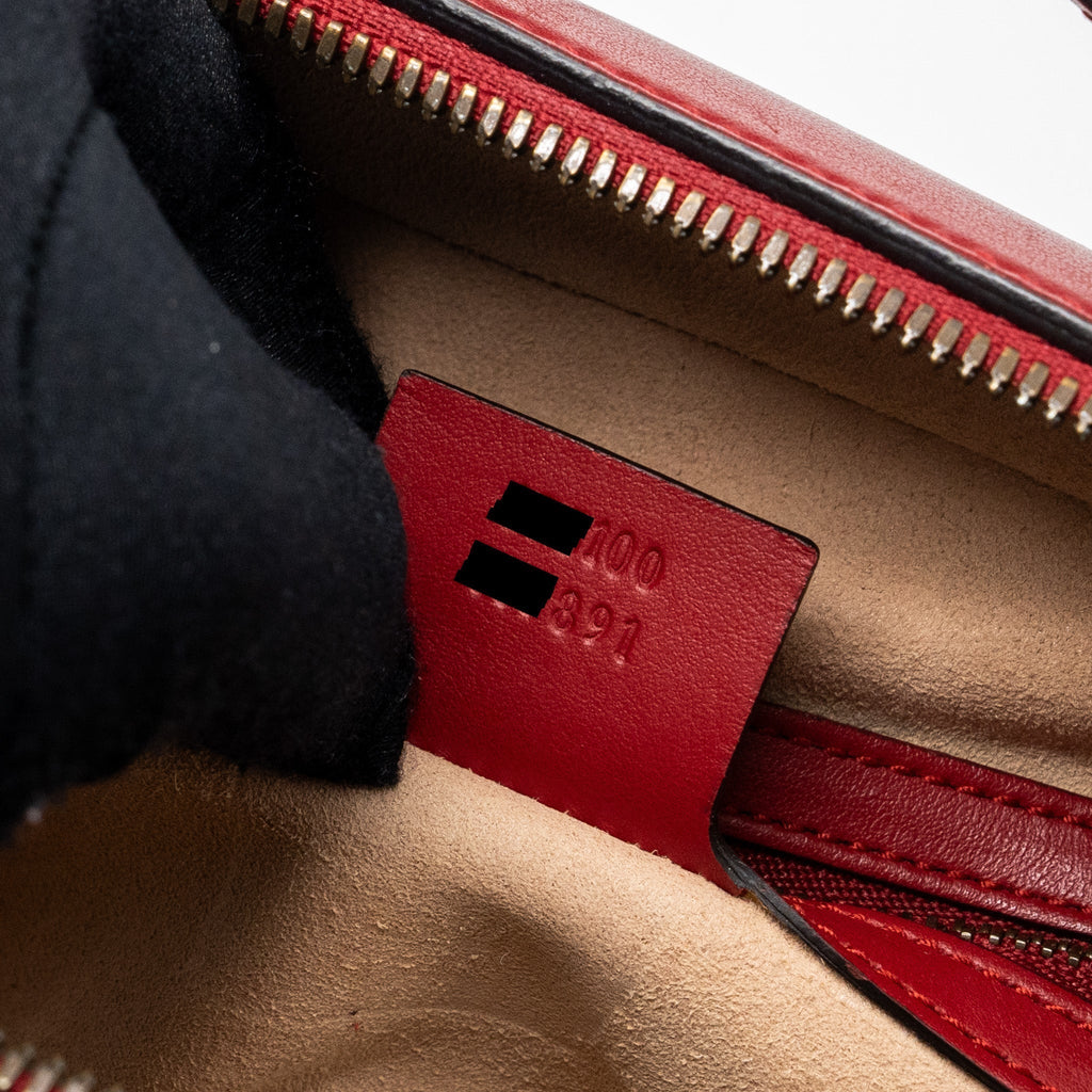 gucci-gg-marmont-matelasse-shoulder-bag-calfskin-red-ghw