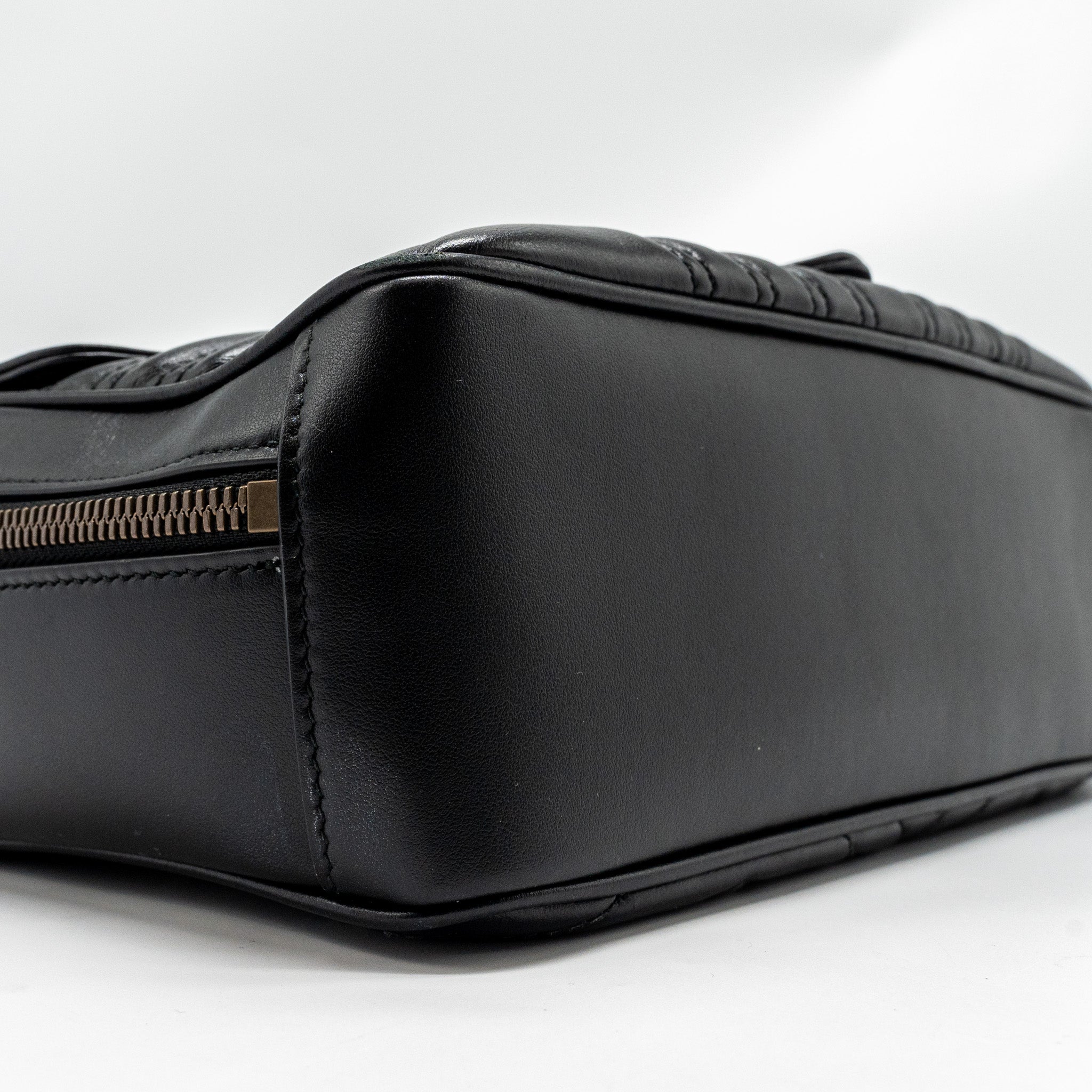 gucci-gg-marmont-zip-around-top-handle-camera-bag-calfskin-black-ghw