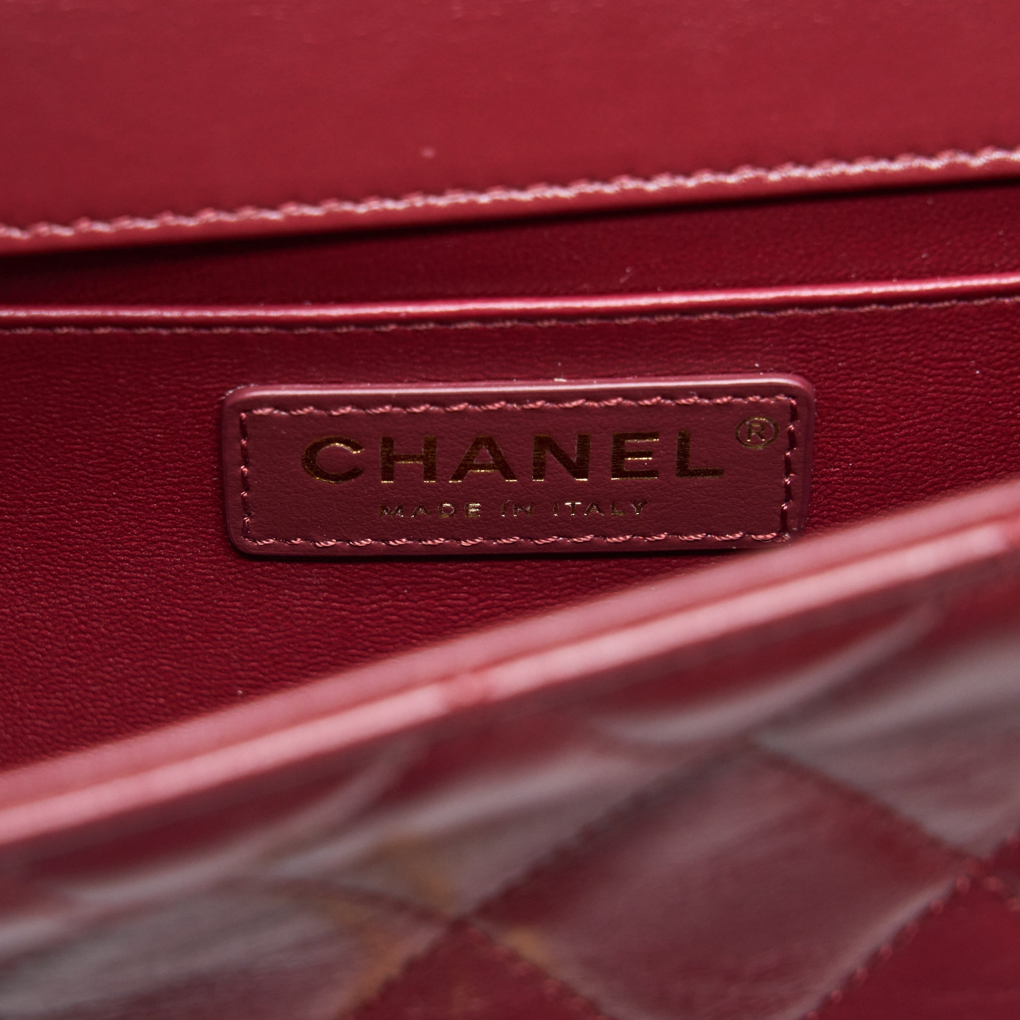 chanel-21a-medium-gold-crush-flap-bag-calfskin-nc635-burgundy-ghw-microchip