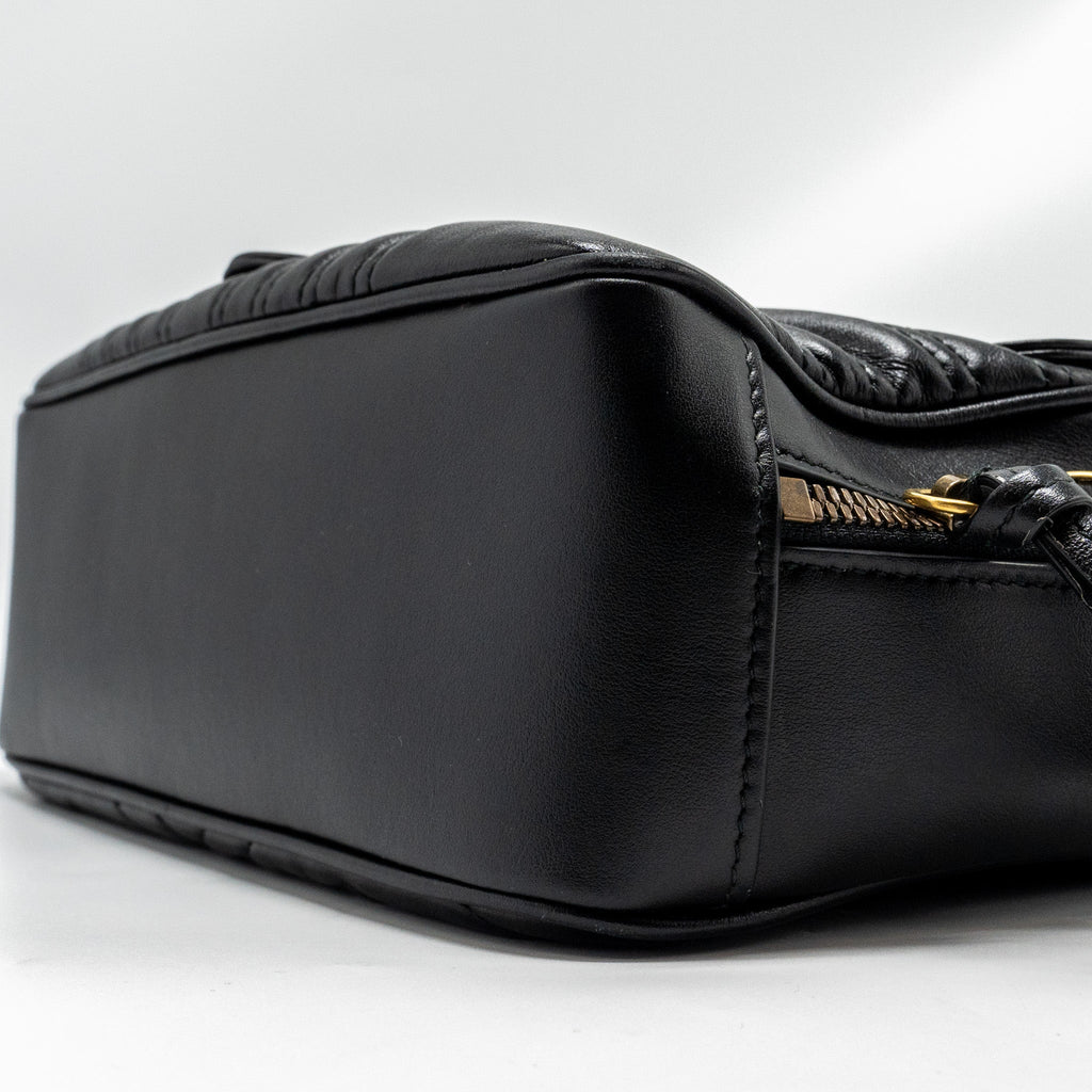 gucci-gg-marmont-zip-around-top-handle-camera-bag-calfskin-black-ghw