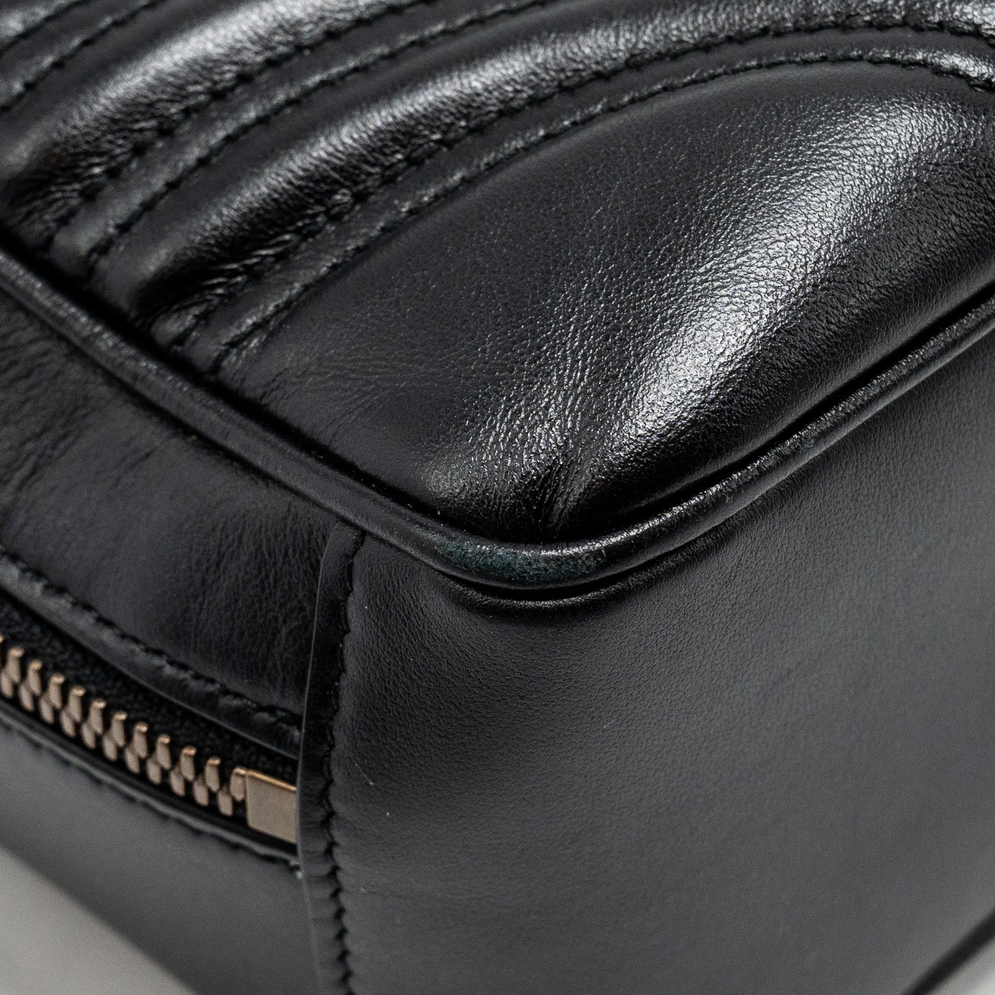 gucci-gg-marmont-zip-around-top-handle-camera-bag-calfskin-black-ghw