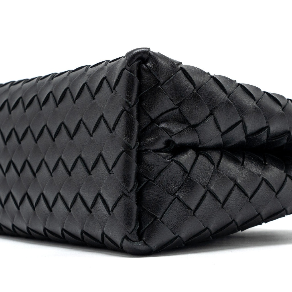 bottega-veneta-small-andiamo-bag-lambskin-black-ghw