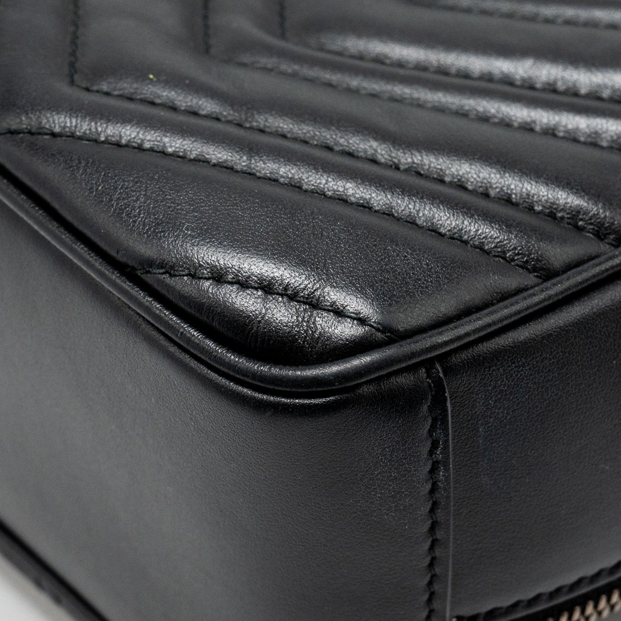 gucci-gg-marmont-zip-around-top-handle-camera-bag-calfskin-black-ghw
