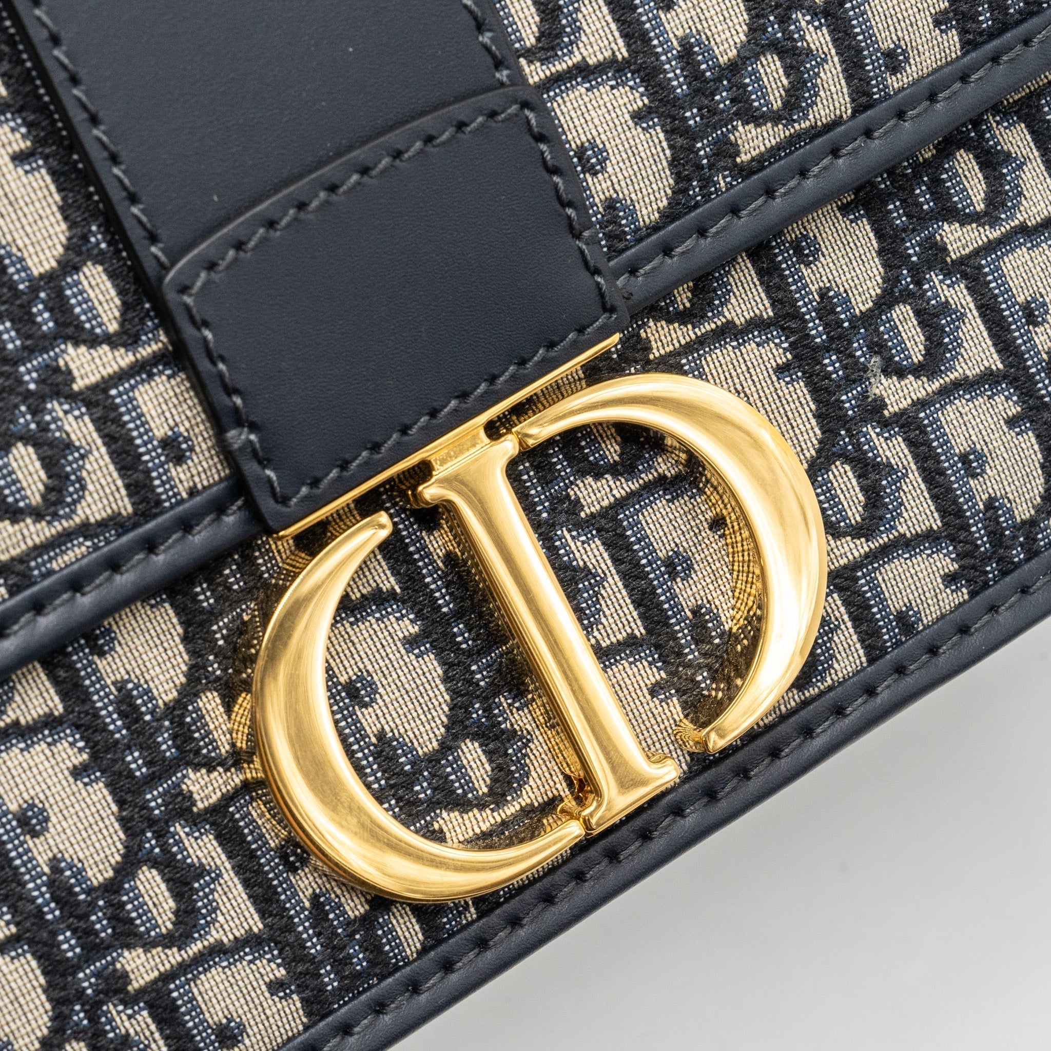 dior-montaigne-30-medium-bag-oblique-jacquard-ghw-1