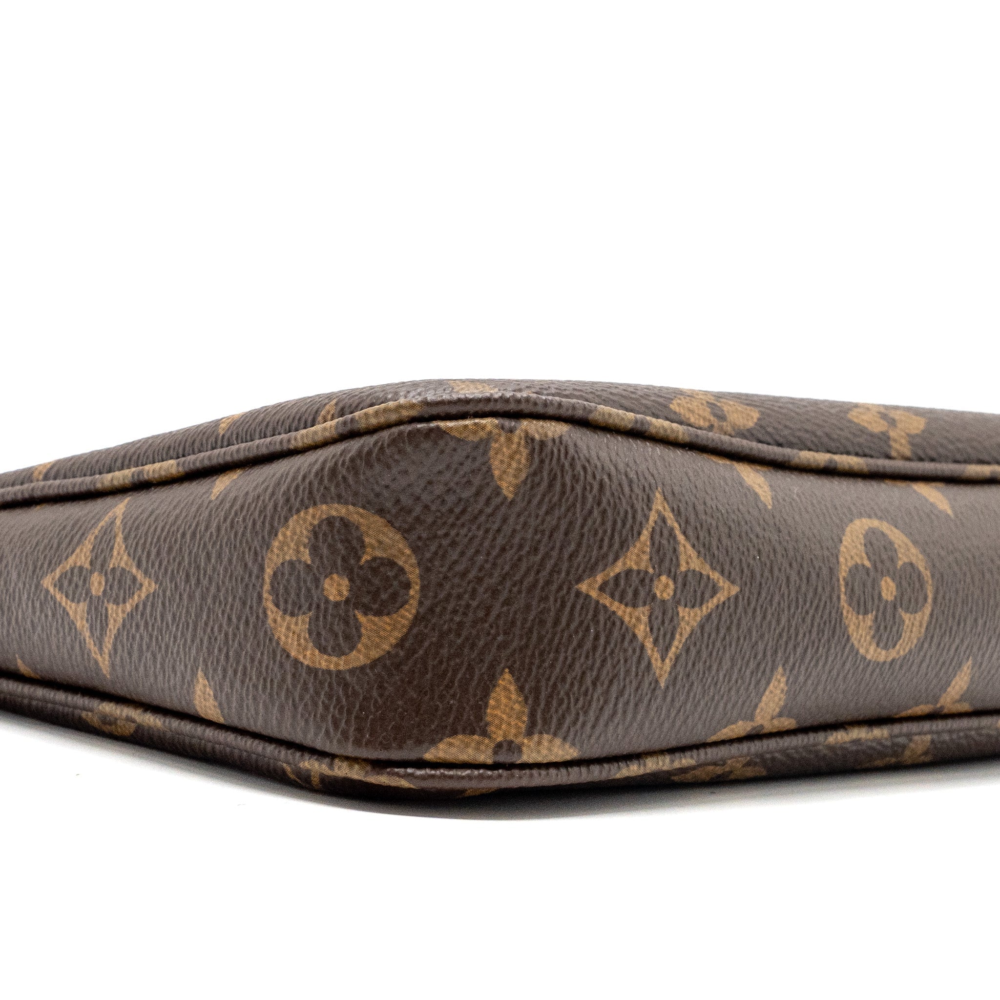 louis-vuitton-pochette-accessories-monogram-canvas-ghw-4
