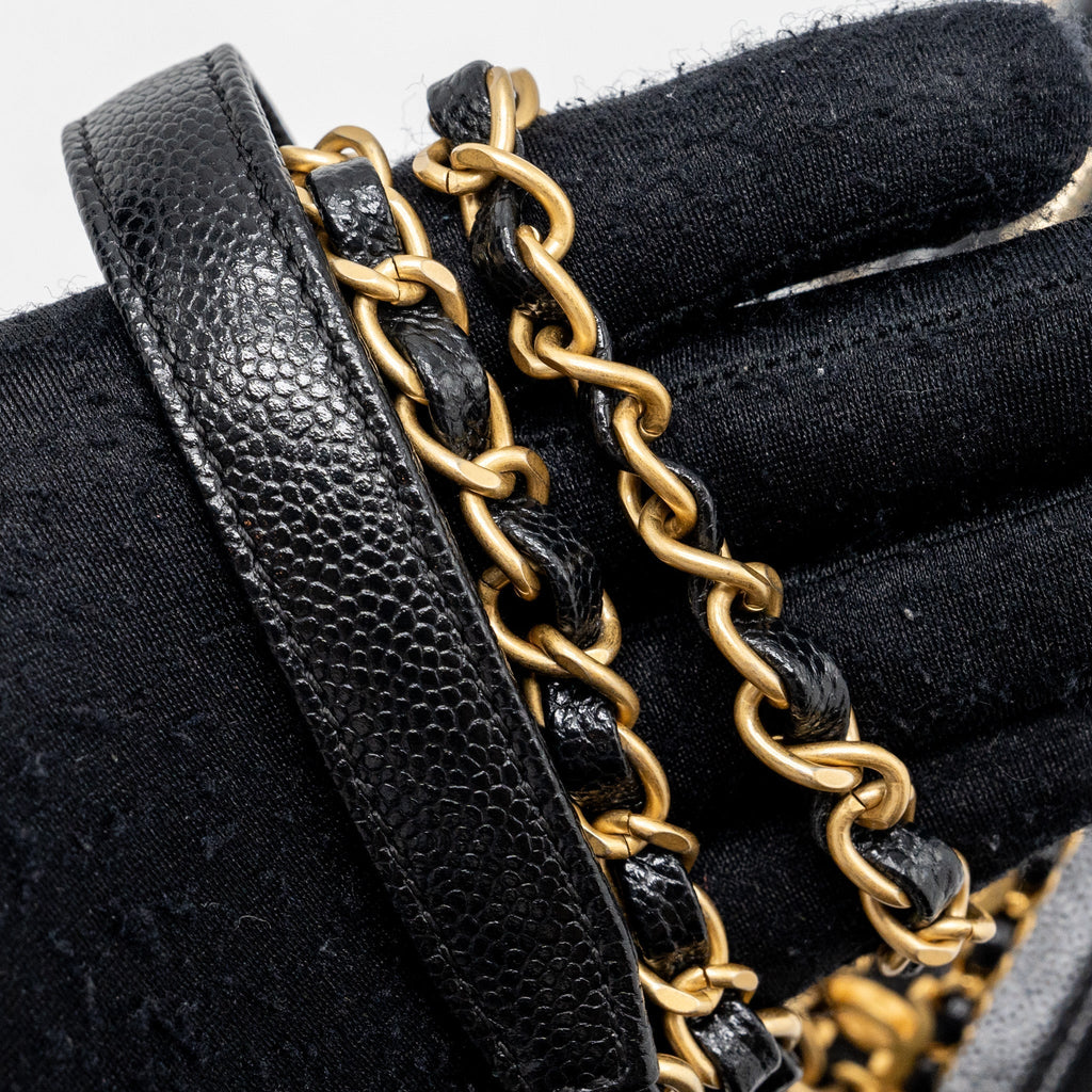 chanel-letter-top-handle-small-vanity-case-caviar-black-brushed-ghwmicrochip