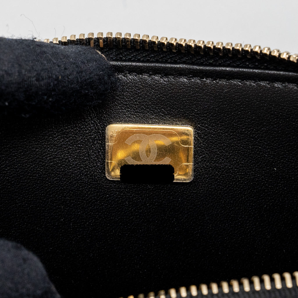 chanel-letter-top-handle-small-vanity-case-caviar-black-brushed-ghwmicrochip