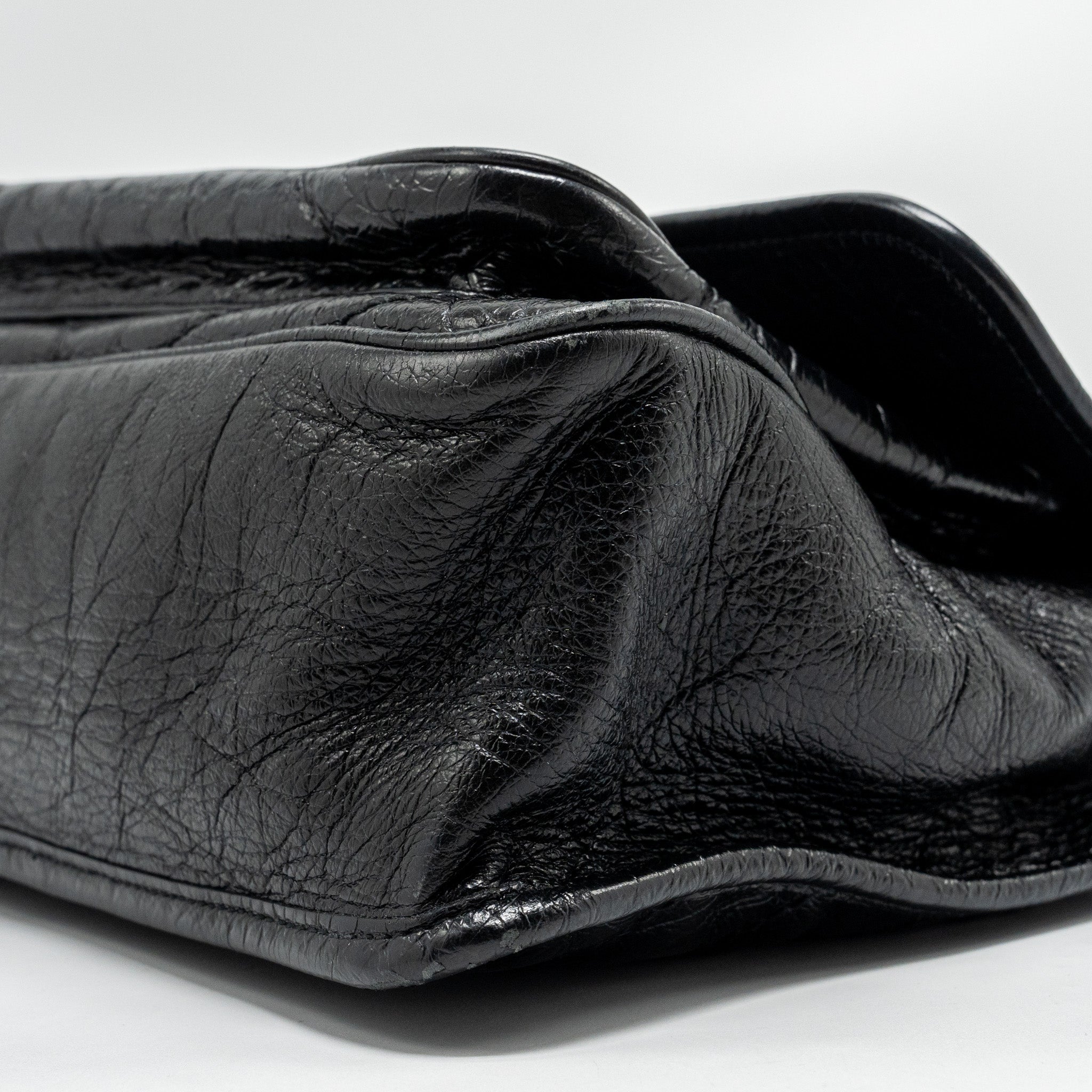 saint-laurent-ysl-medium-niki-calfskin-black-shw-2