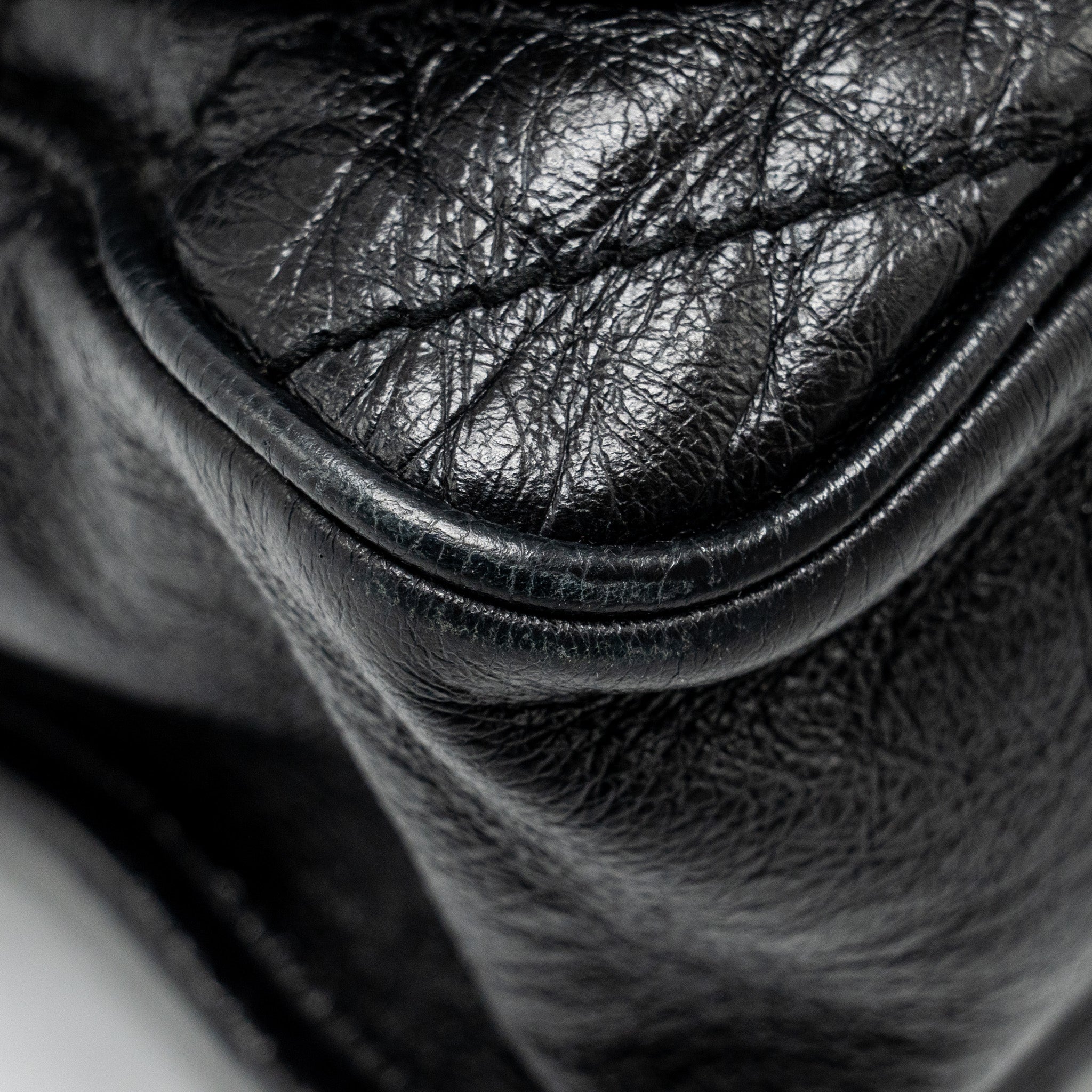 saint-laurent-ysl-medium-niki-calfskin-black-shw-2