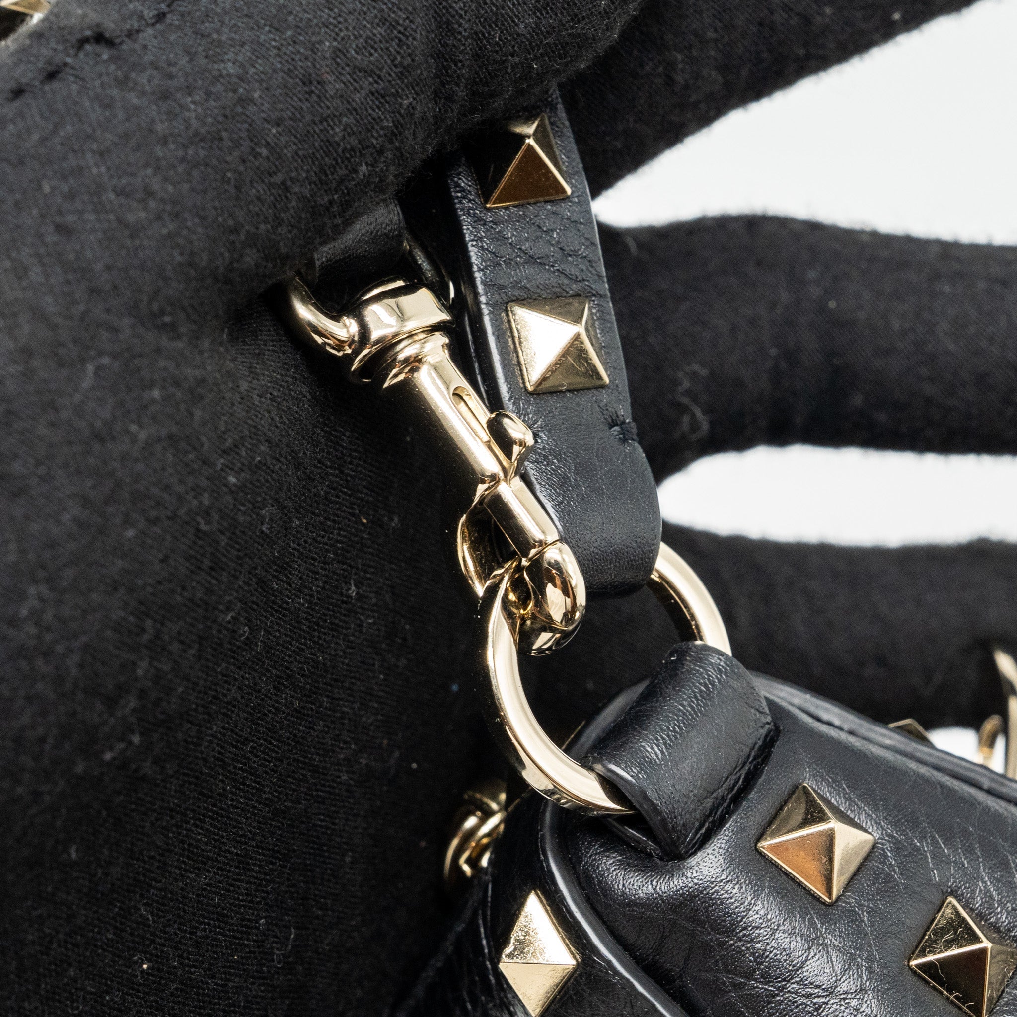 valentino-rockstud-small-top-handle-shoulder-bag-calfskin-black-lghw