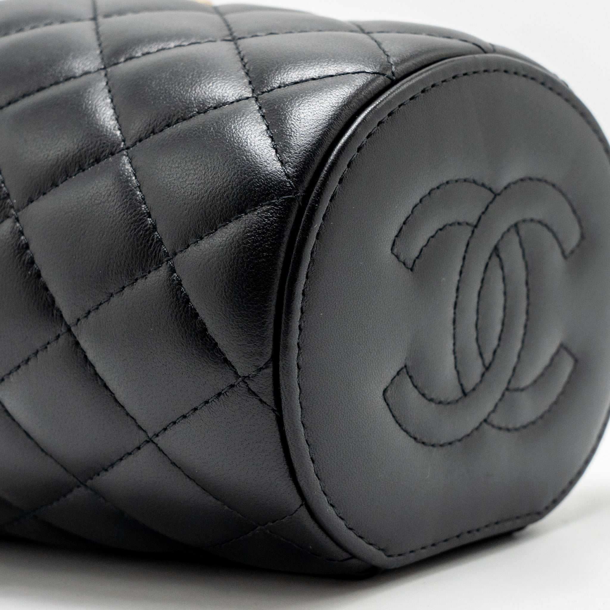 chanel-afternoon-tea-top-handle-vanity-case-with-chain-lambskin-black-ghw-microchip