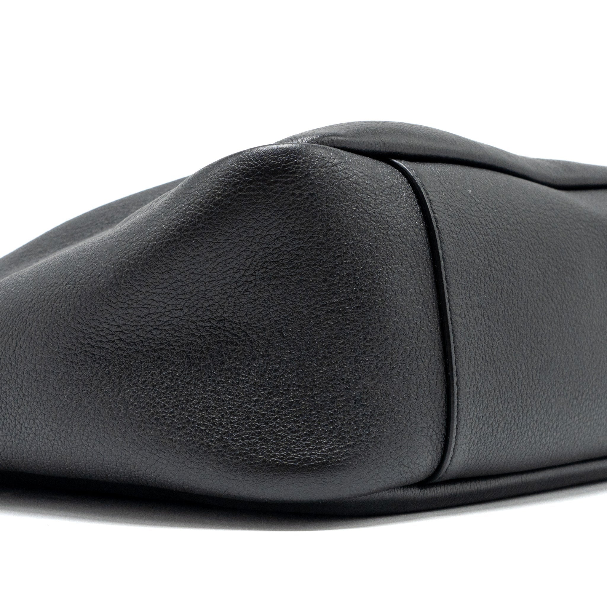 saint-laurent-ysl-le-5-a-7-supple-large-smooth-calfskin-black-ghw