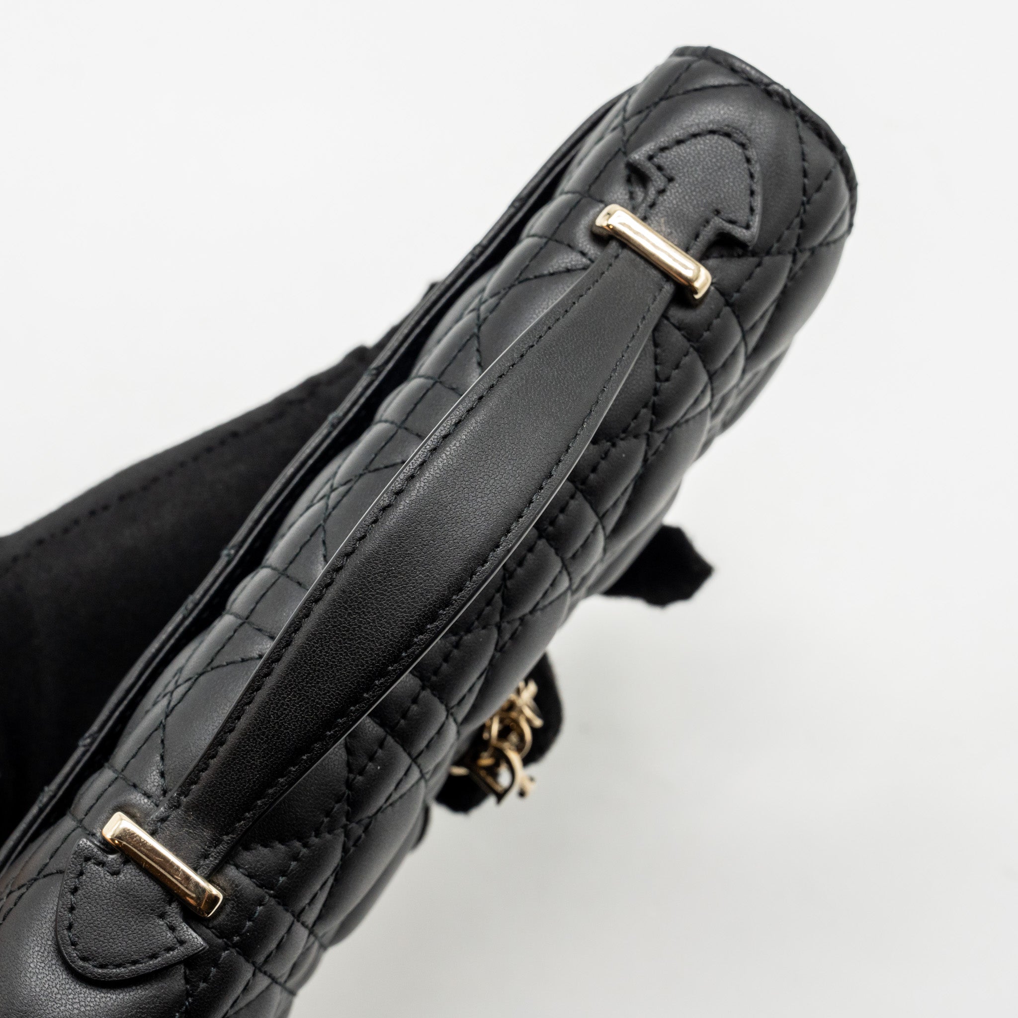 black-dior-wallet-on-chain