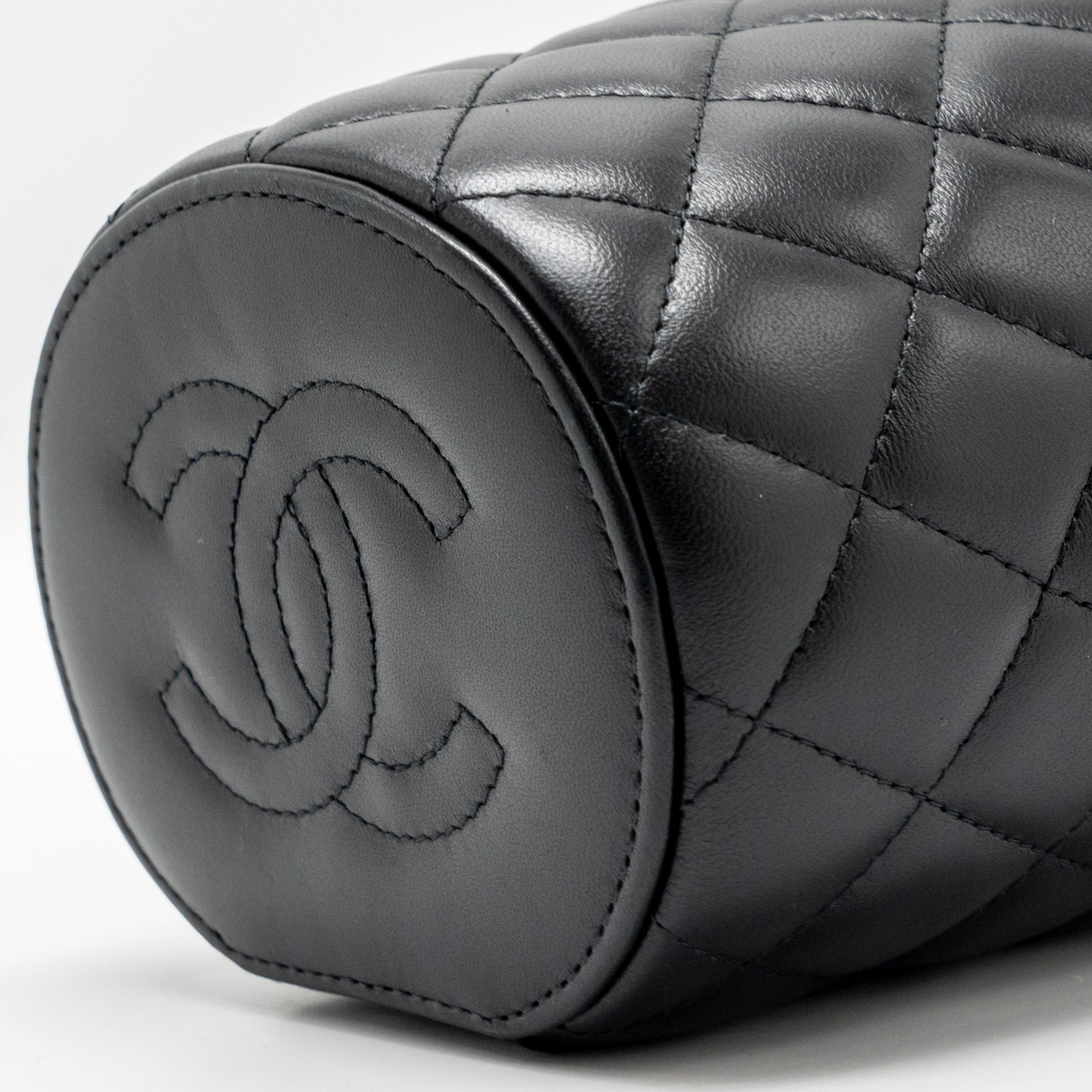 chanel-afternoon-tea-top-handle-vanity-case-with-chain-lambskin-black-ghw-microchip