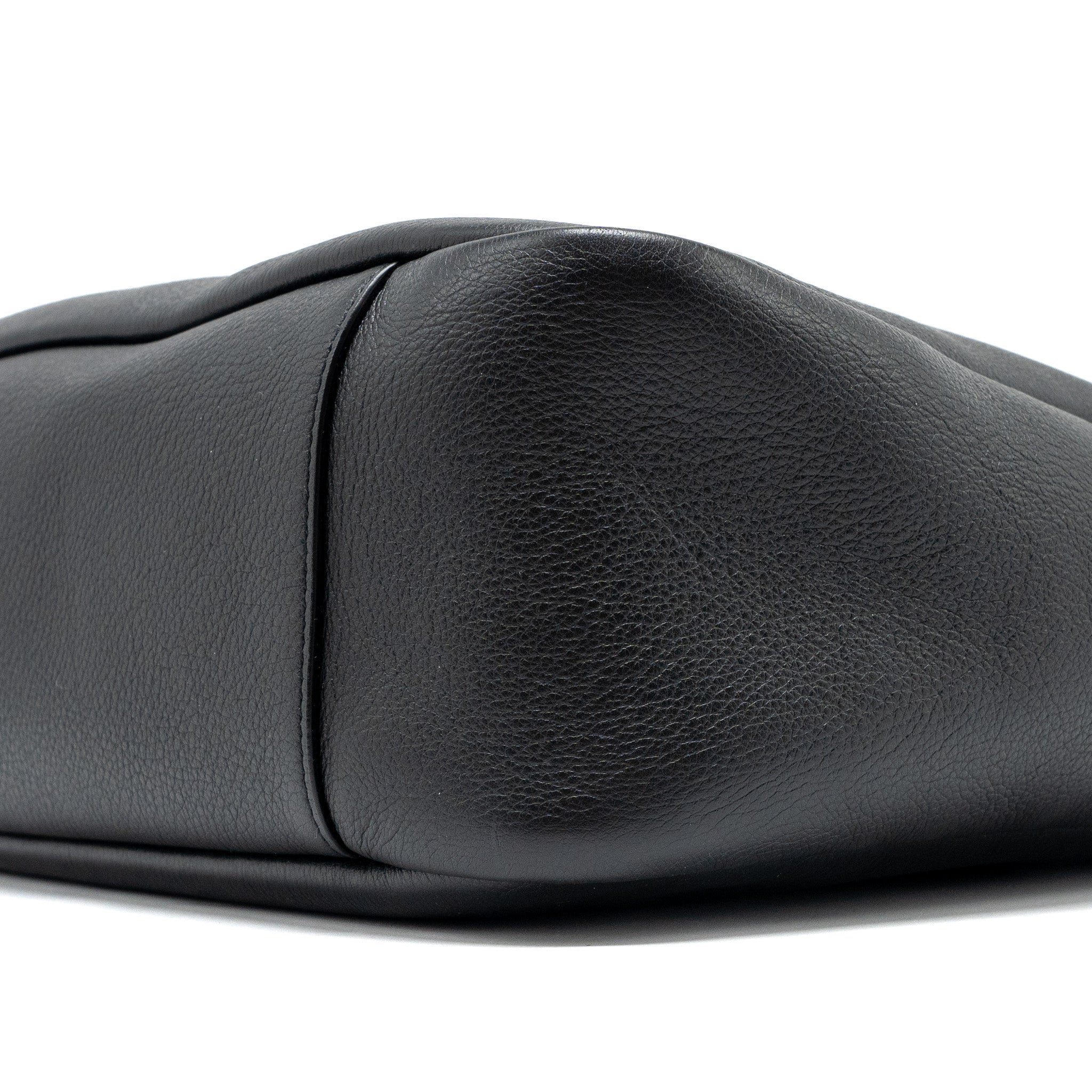 saint-laurent-ysl-le-5-a-7-supple-large-smooth-calfskin-black-ghw