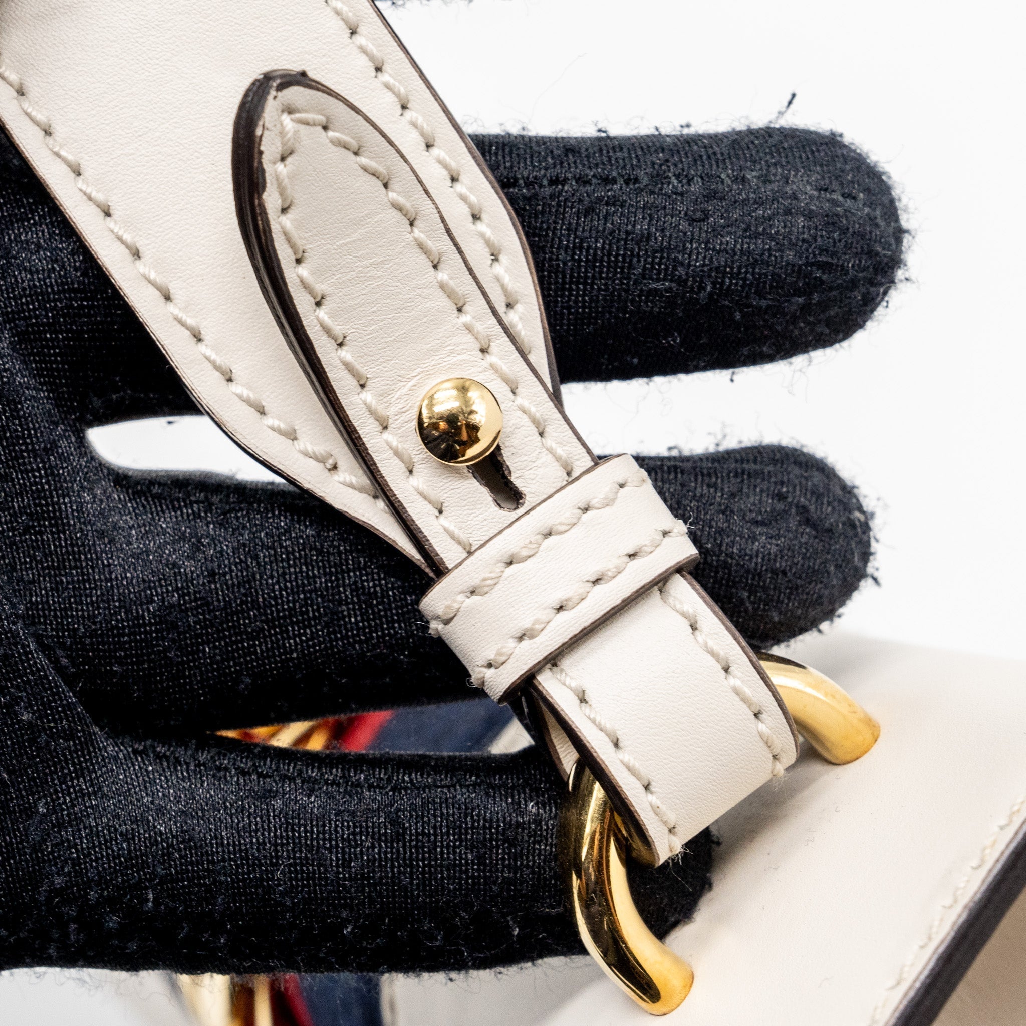 gucci-sylvie-shoulder-bag-calfskin-white-ghw