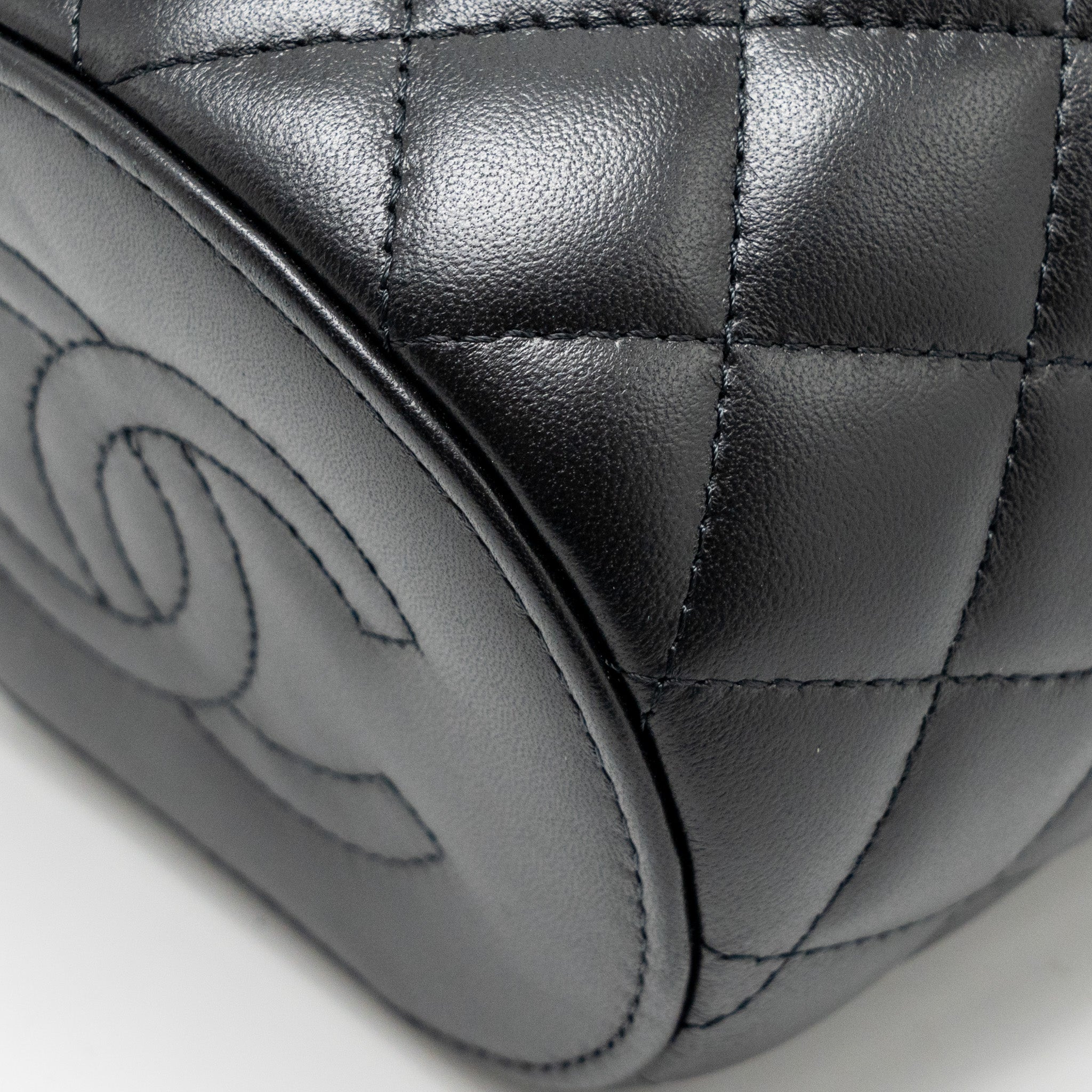 chanel-afternoon-tea-top-handle-vanity-case-with-chain-lambskin-black-ghw-microchip