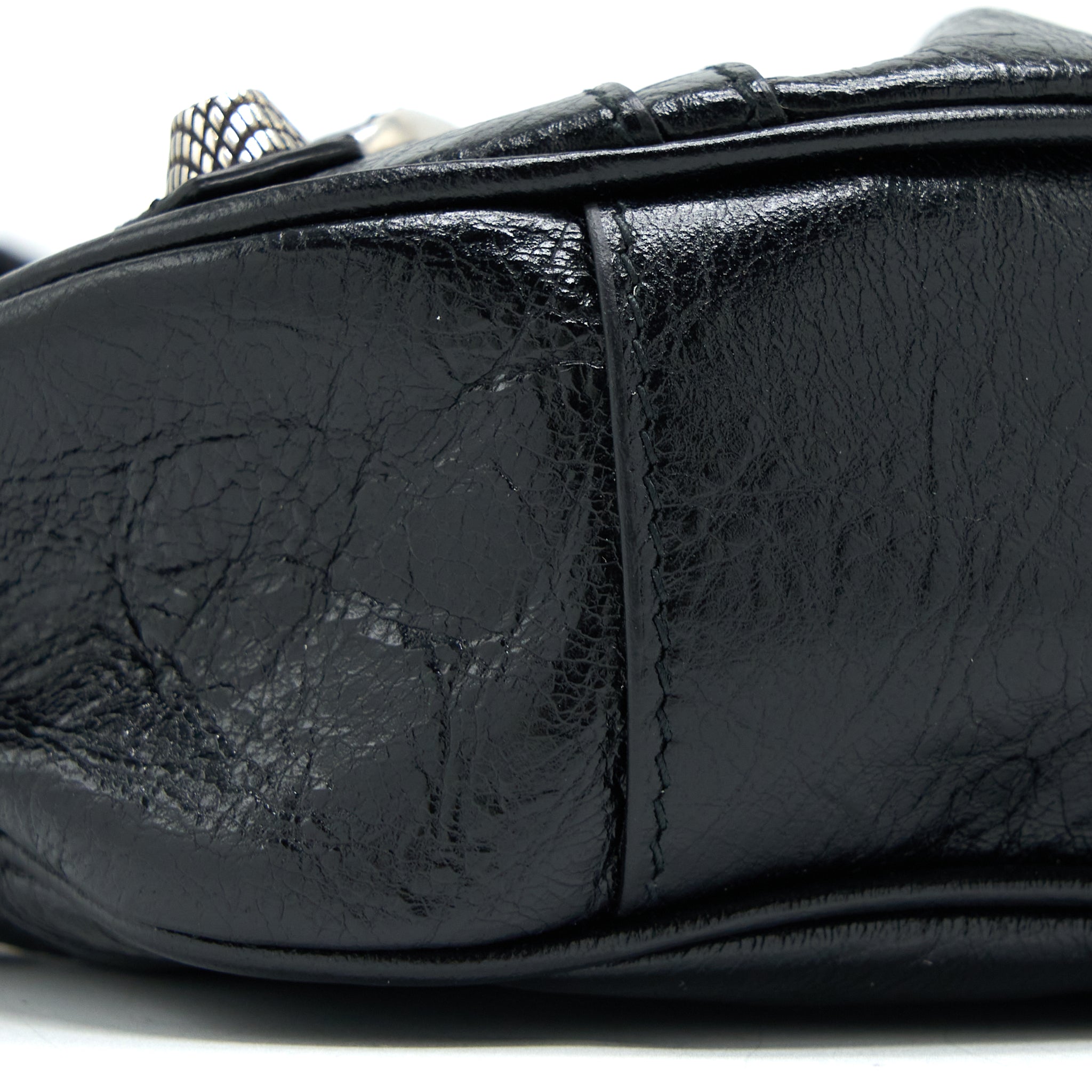 balenciaga-le-cagole-xs-shoulder-bag-arena-lambskin-black-shw