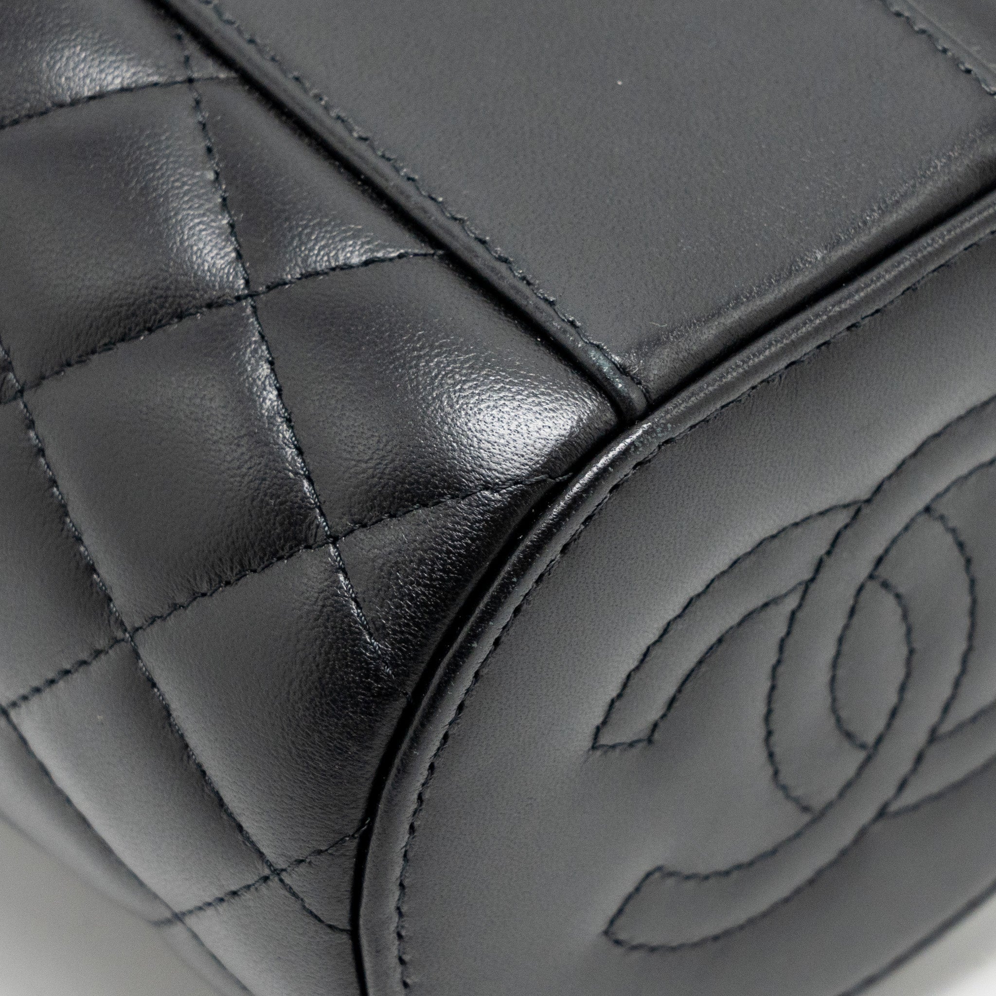 chanel-afternoon-tea-top-handle-vanity-case-with-chain-lambskin-black-ghw-microchip