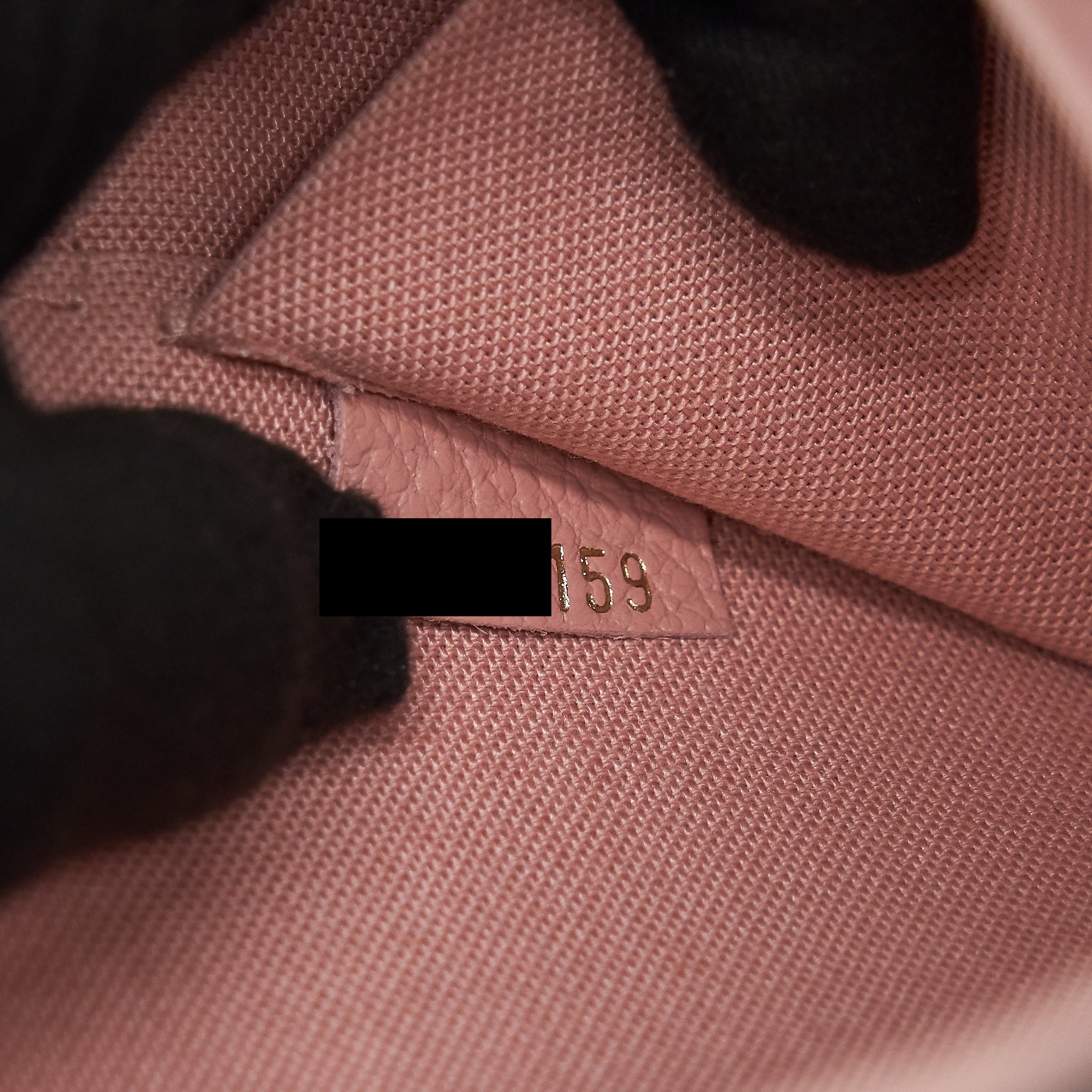 louis-vuitton-felicie-pochette-monogram-empreinte-rose-poudre