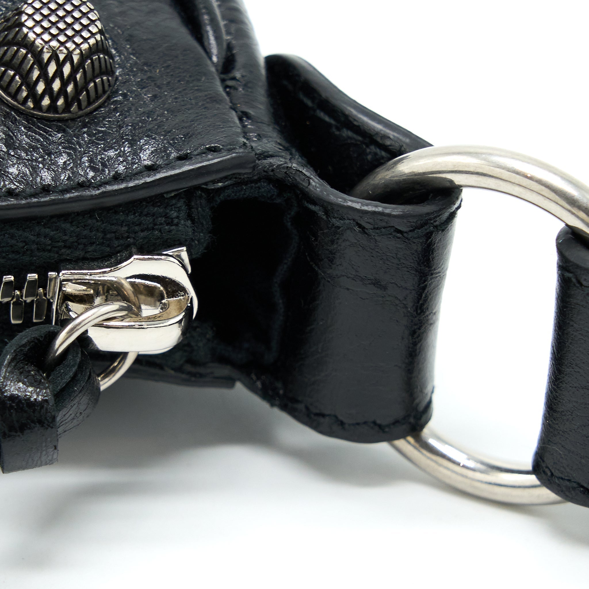 balenciaga-le-cagole-xs-shoulder-bag-arena-lambskin-black-shw