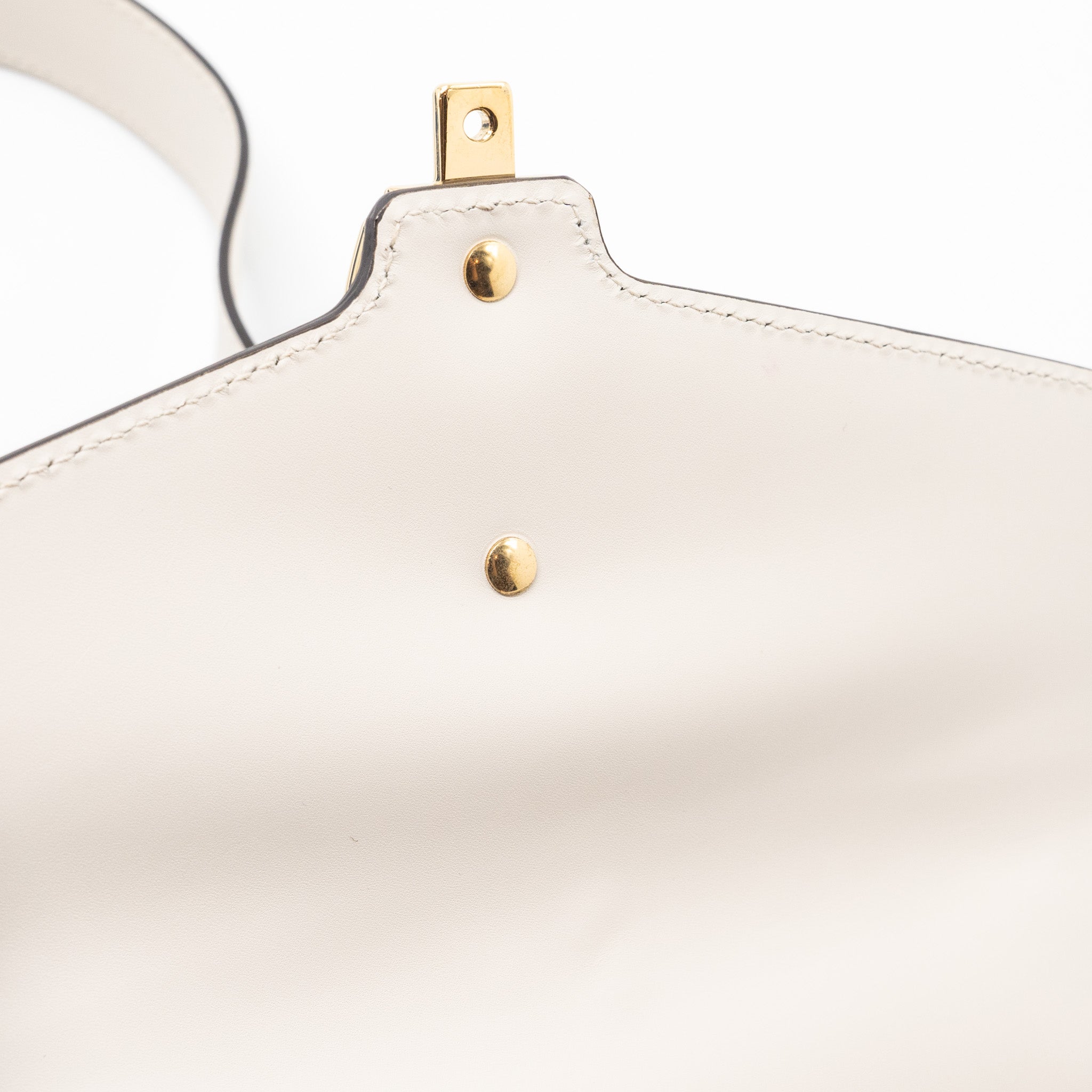 gucci-sylvie-shoulder-bag-calfskin-white-ghw