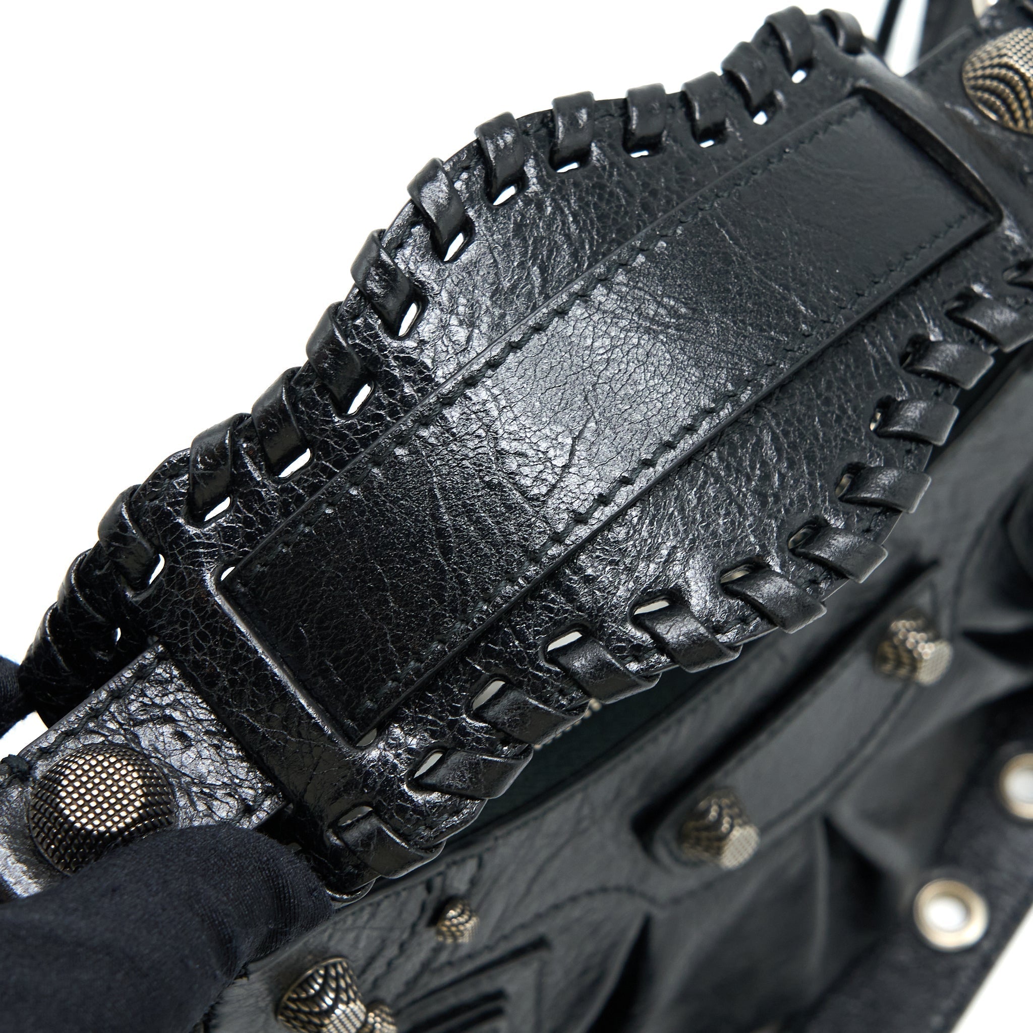 balenciaga-le-cagole-xs-shoulder-bag-arena-lambskin-black-shw