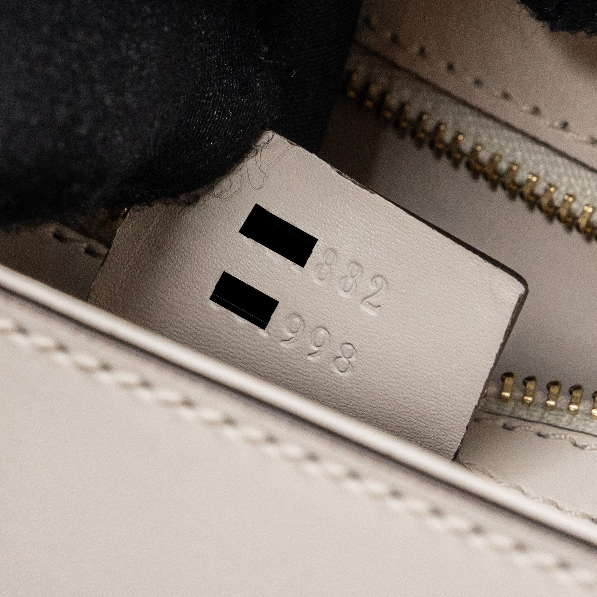 gucci-sylvie-shoulder-bag-calfskin-white-ghw