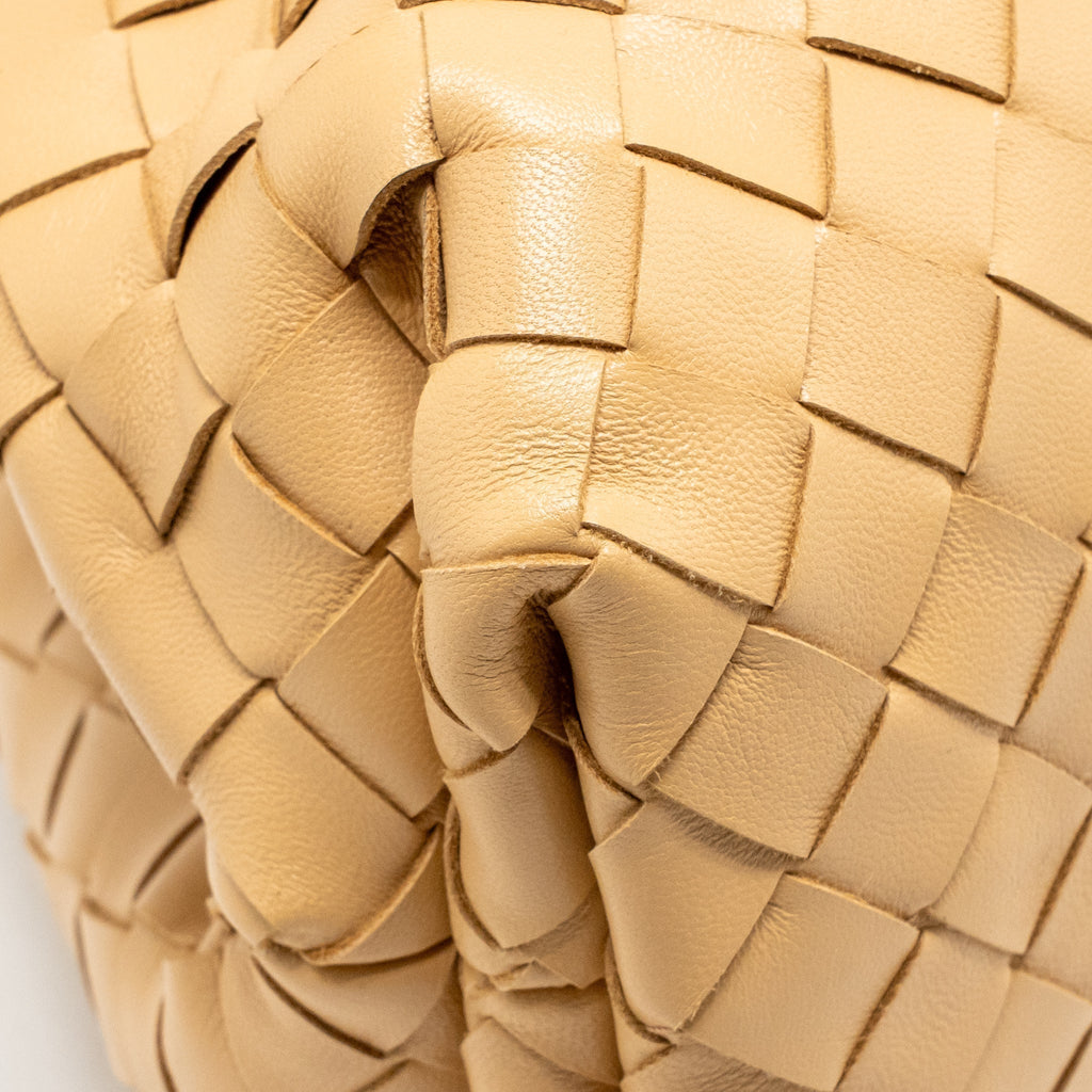 bottega-veneta-pouch-intrecciato-leather-beige-ghw