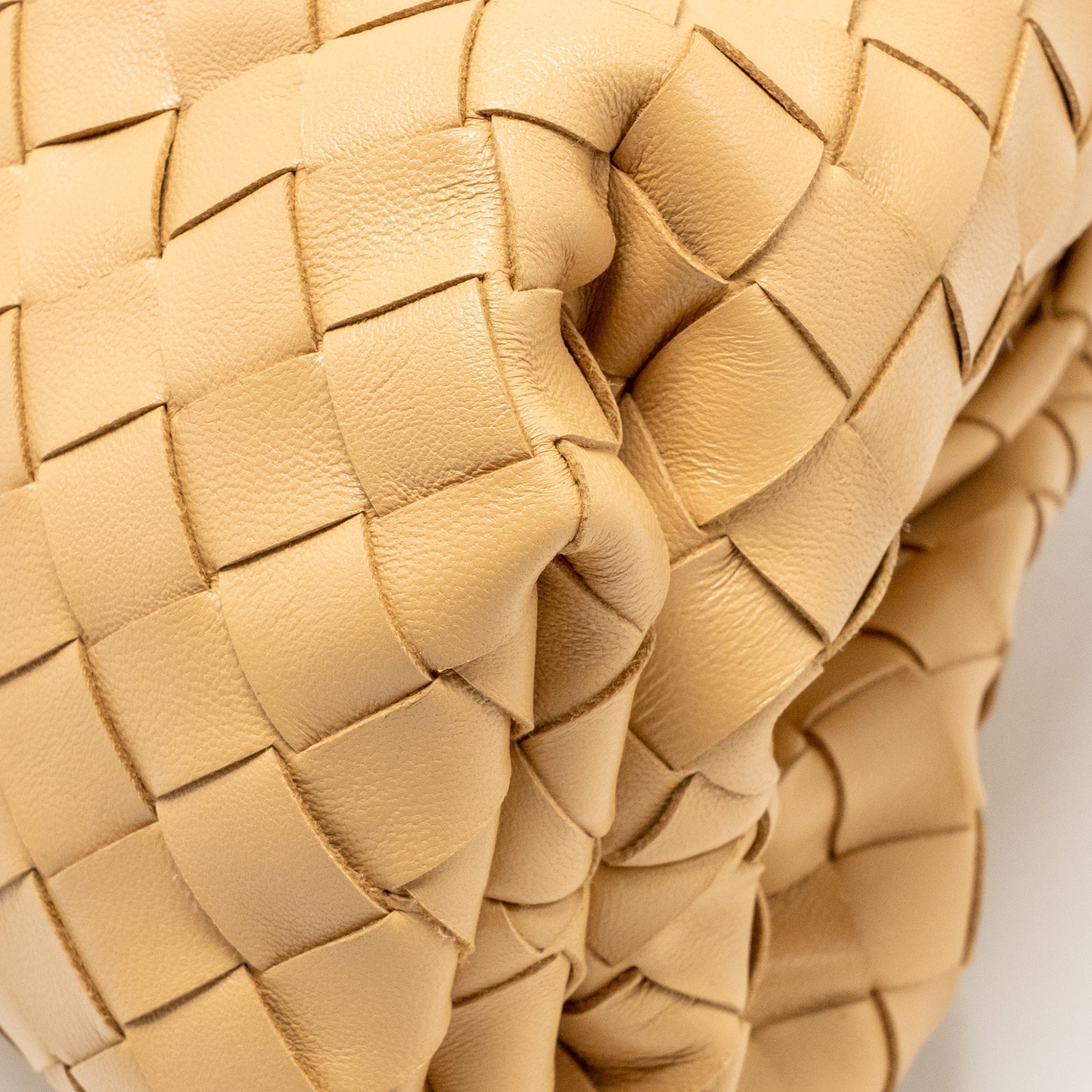 bottega-veneta-pouch-intrecciato-leather-beige-ghw