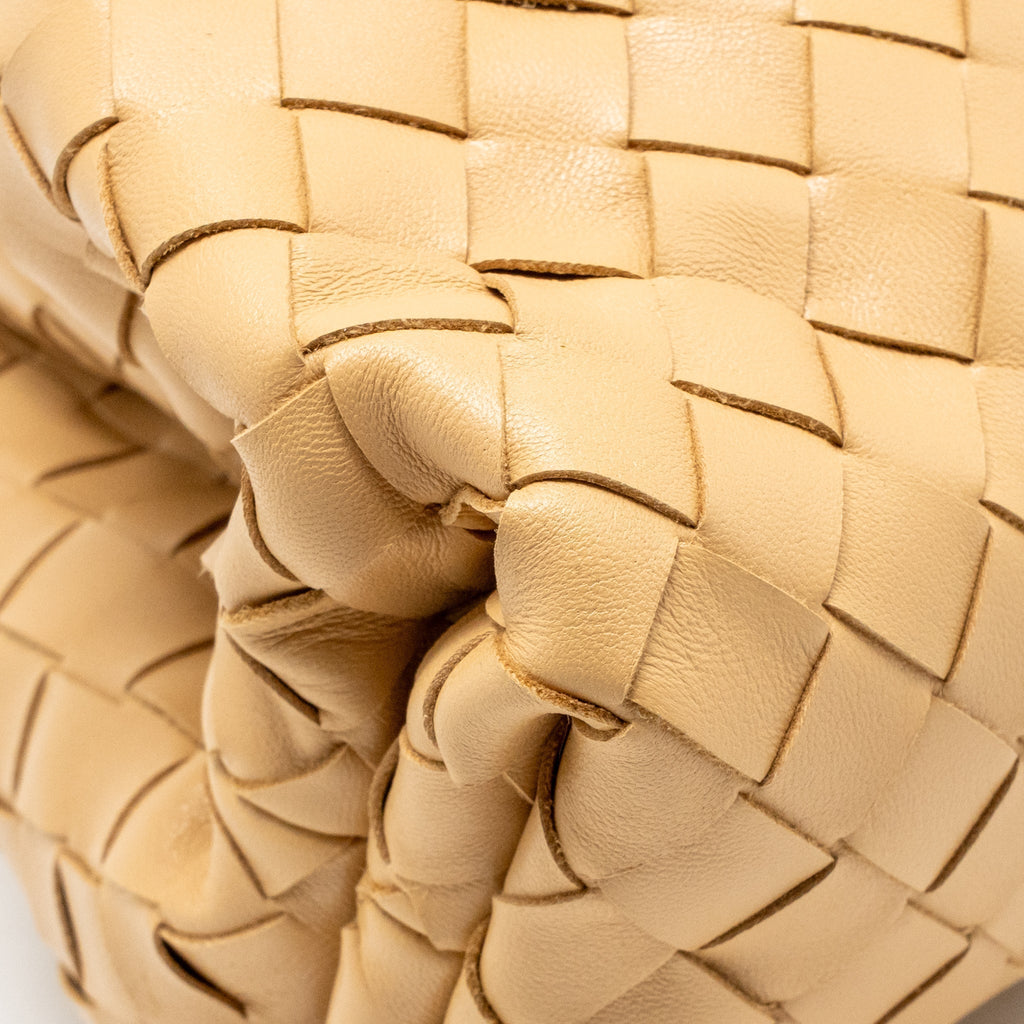 bottega-veneta-pouch-intrecciato-leather-beige-ghw