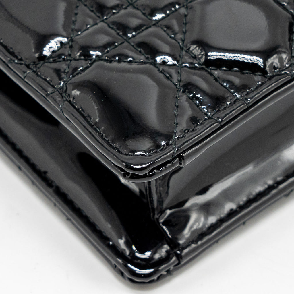 dior-caro-pouch-with-chain-patent-calfskin-black-ghw
