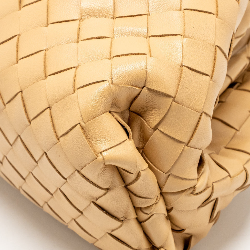 bottega-veneta-pouch-intrecciato-leather-beige-ghw