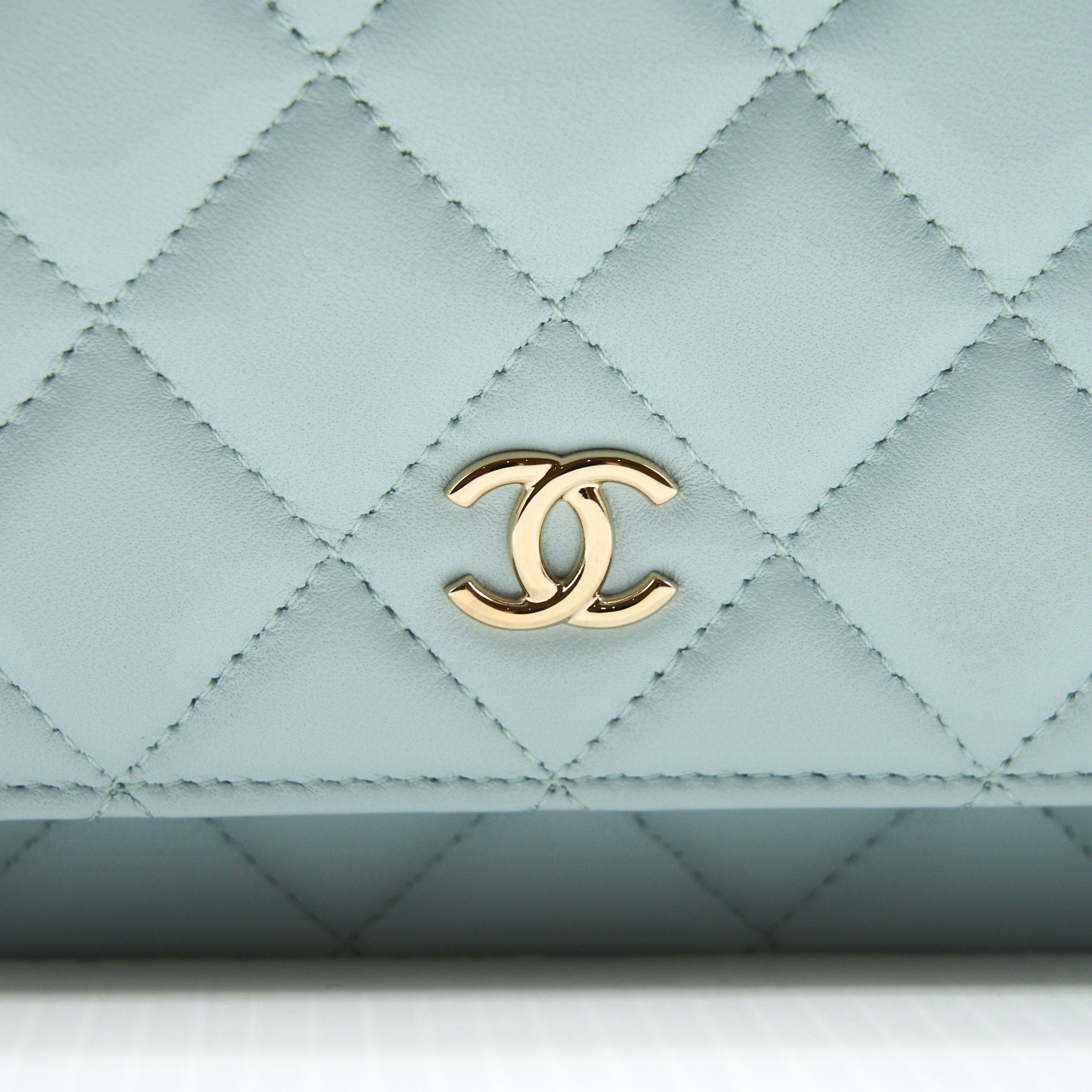 chanel-ribbon-wallet-on-chain-lambskin-light-blue-lghw