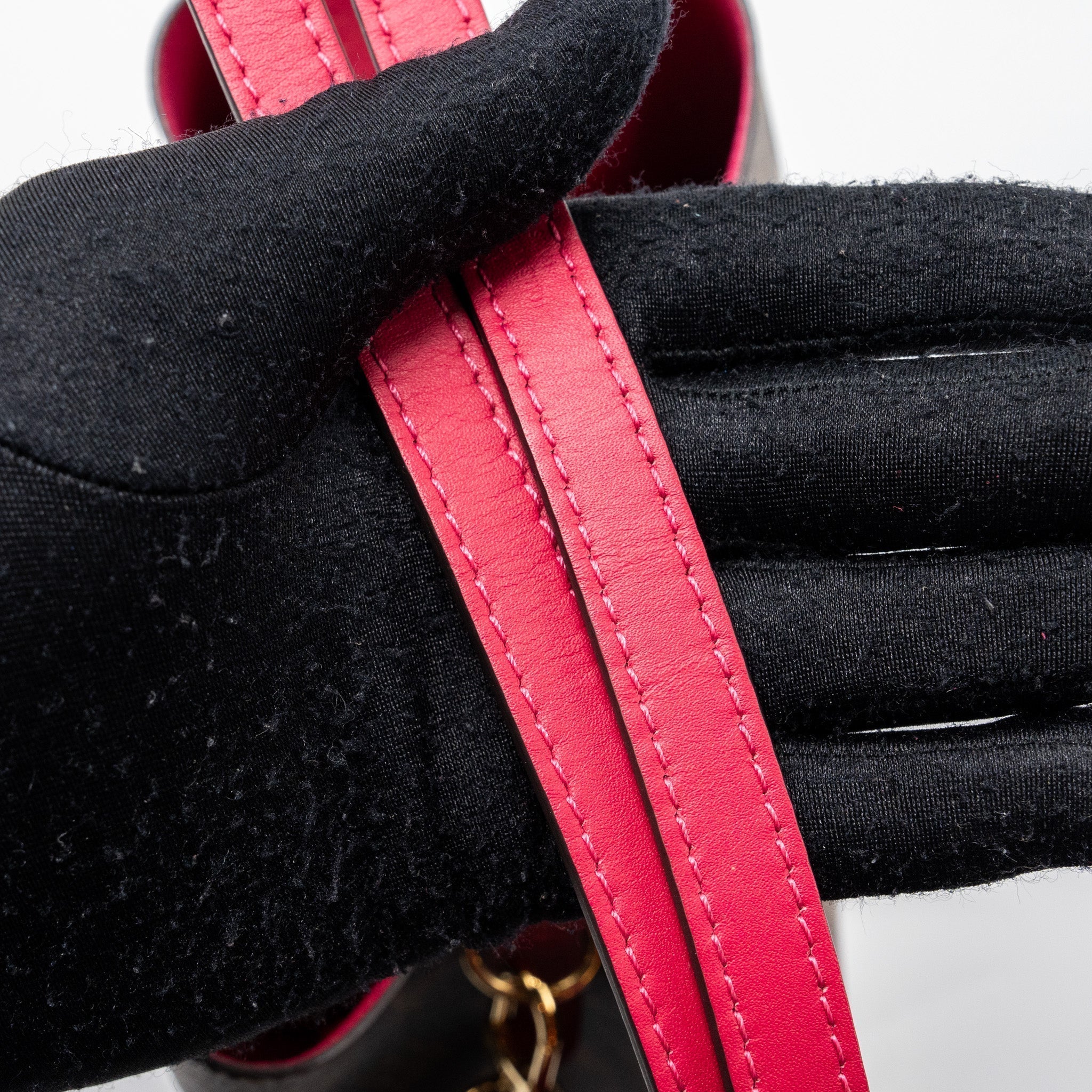louis-vuitton-neonoe-monogram-canvas-pink-ghw