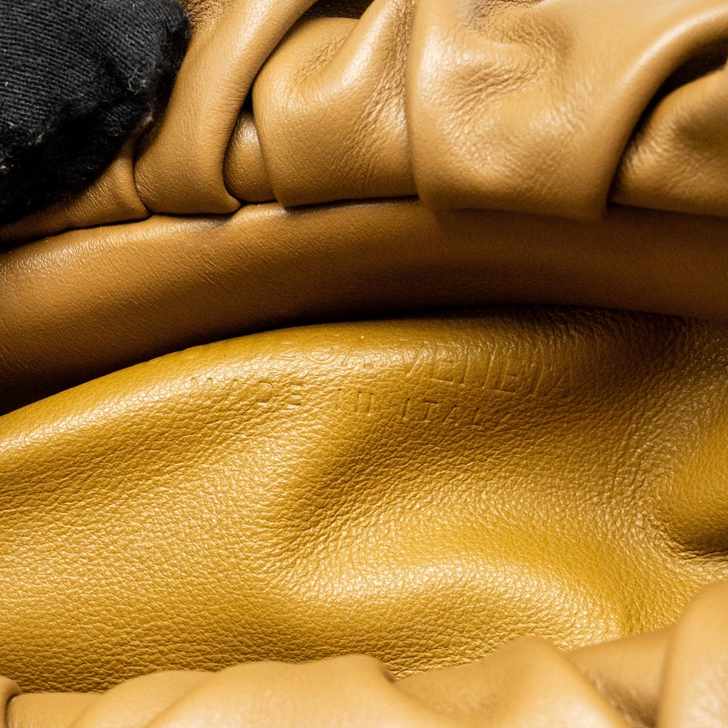 bottega-veneta-chain-pouch-549ou