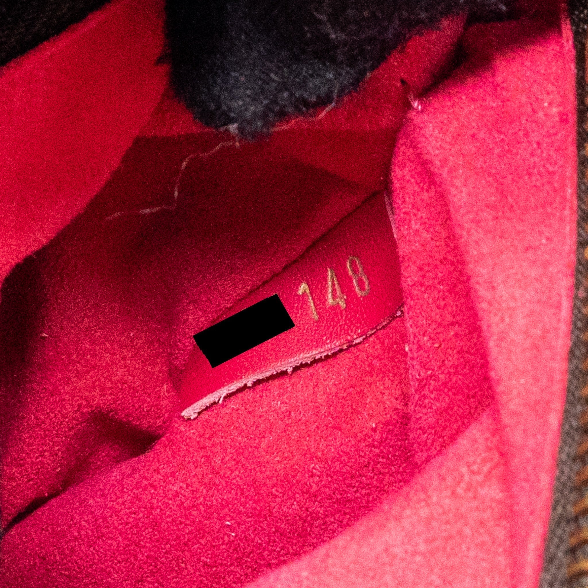 louis-vuitton-neonoe-monogram-canvas-pink-ghw