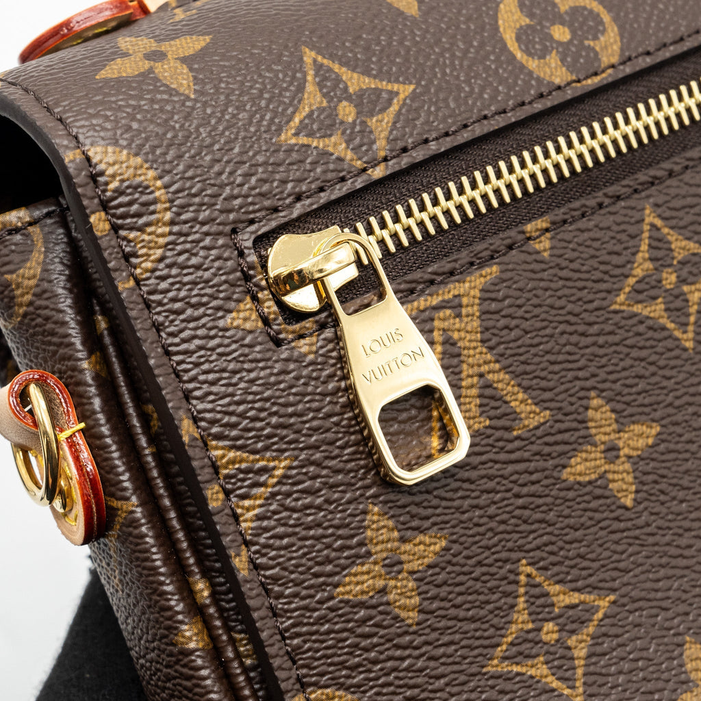 louis-vuitton-pochette-metis-monogram-canvas-ghw-23