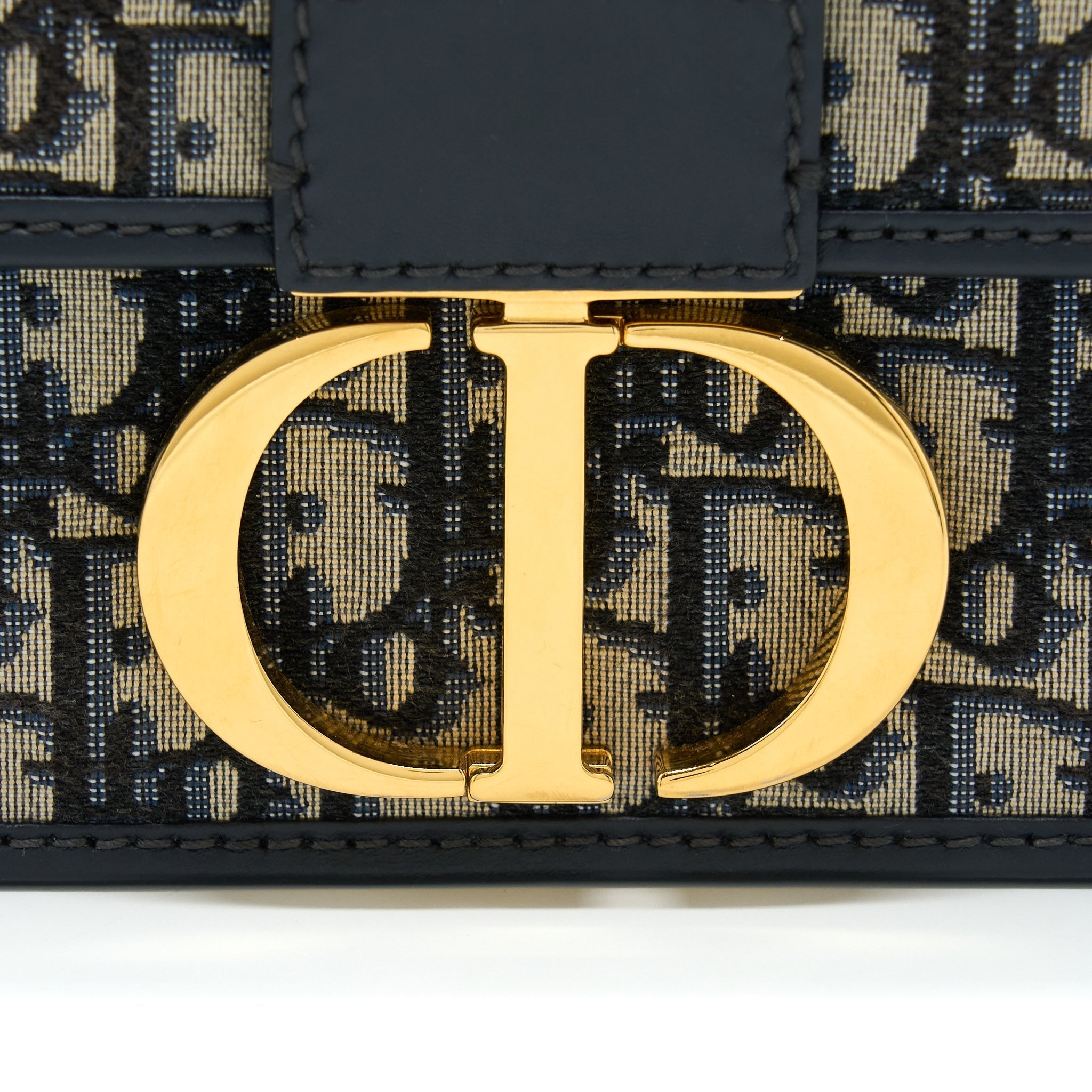 dior-montaigne-30-medium-bag-oblique-jacquard-ghw