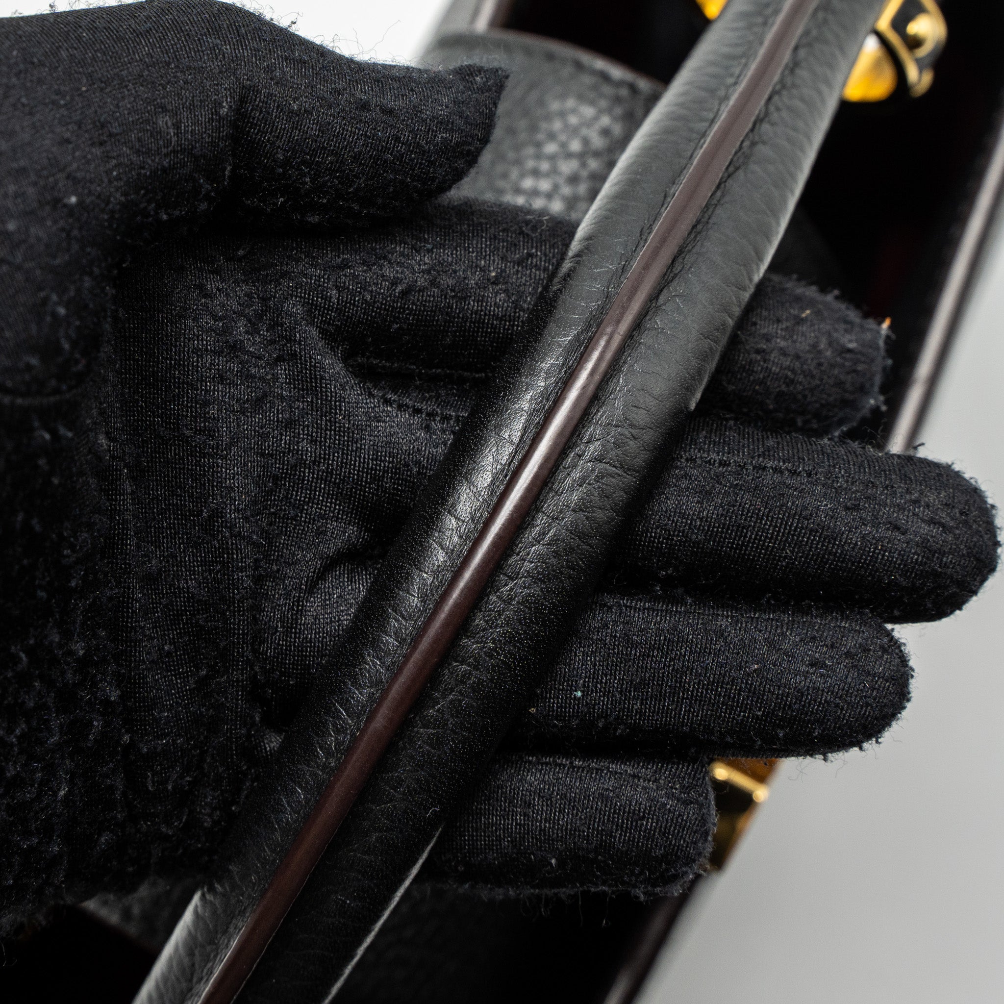 louis-vuitton-capucines-bb-taurillon-black-ghw