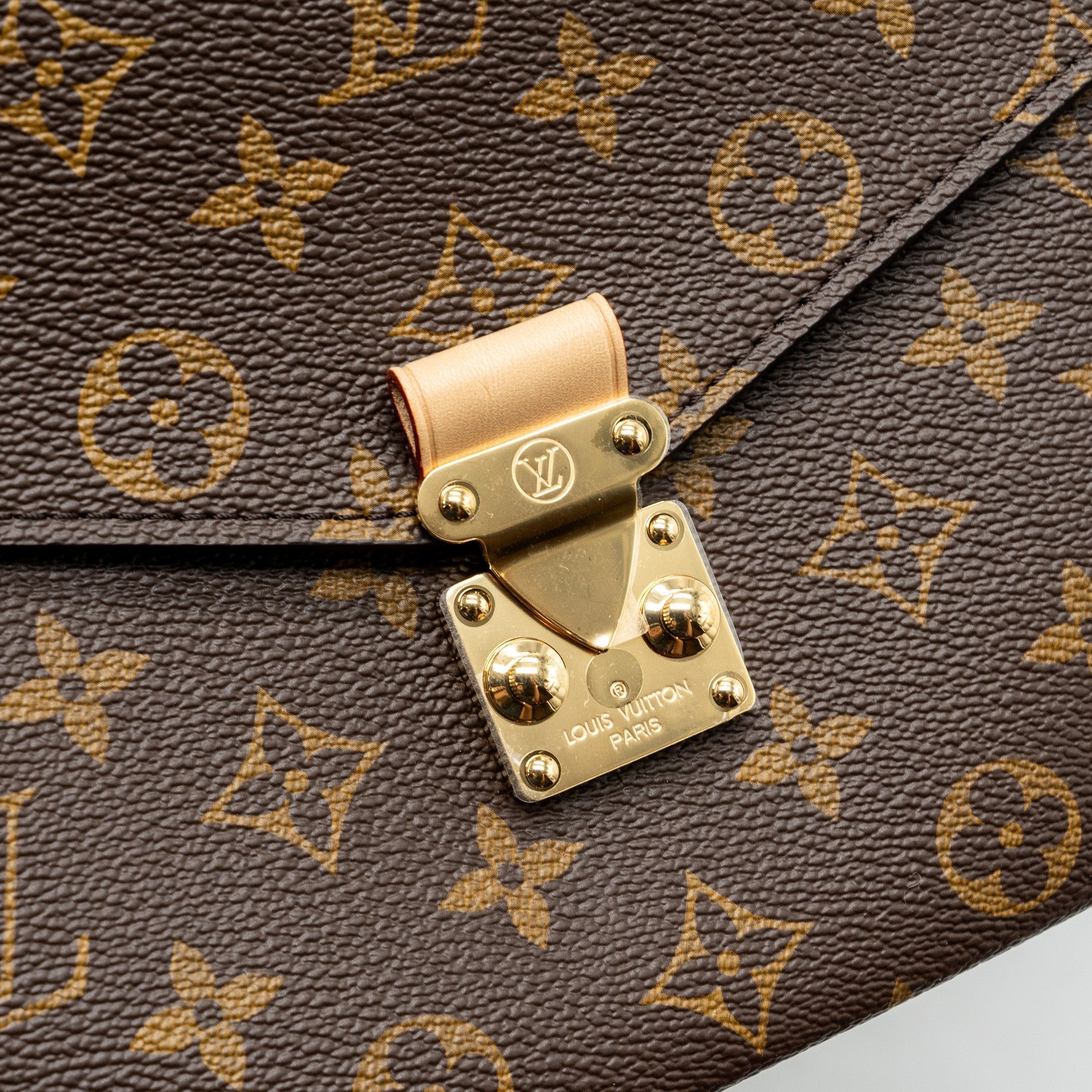 louis-vuitton-pochette-metis-monogram-canvas-ghw-23