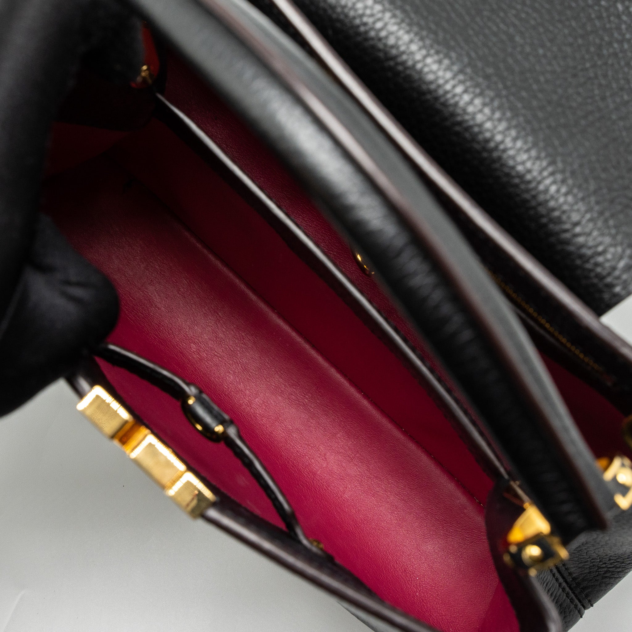 louis-vuitton-capucines-bb-taurillon-black-ghw