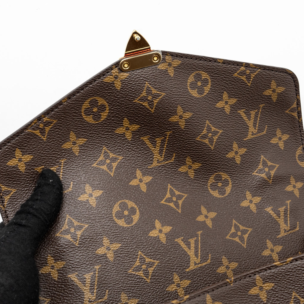 louis-vuitton-pochette-metis-monogram-canvas-ghw-23