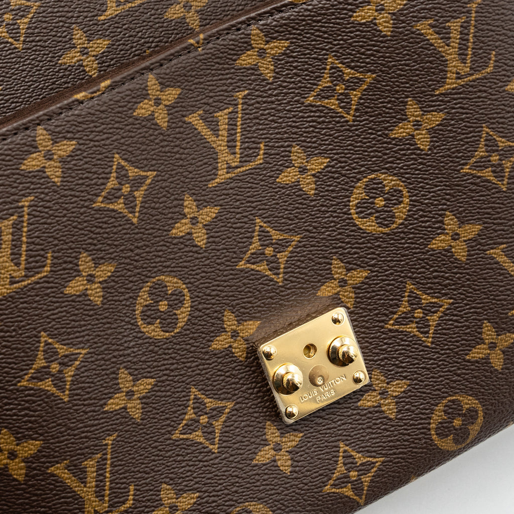 louis-vuitton-pochette-metis-monogram-canvas-ghw-23