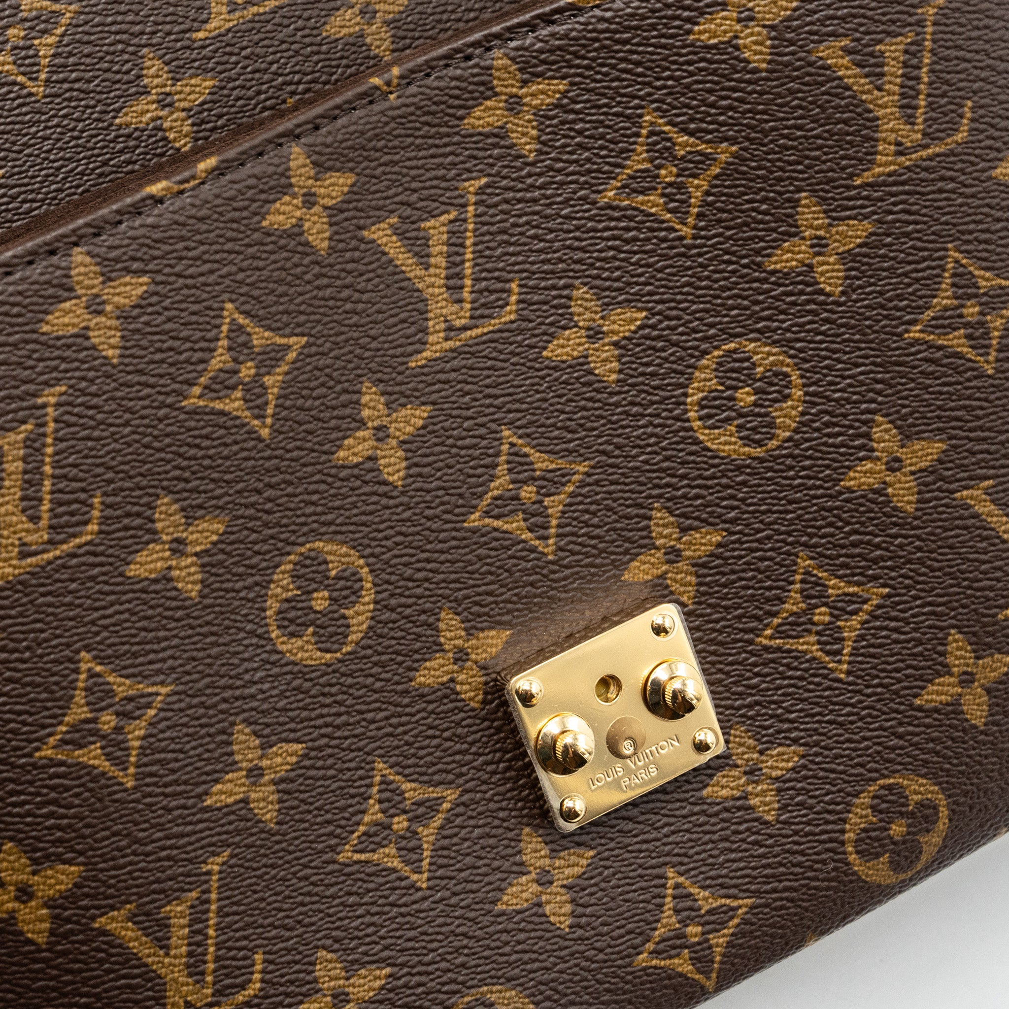 louis-vuitton-pochette-metis-monogram-canvas-ghw-23