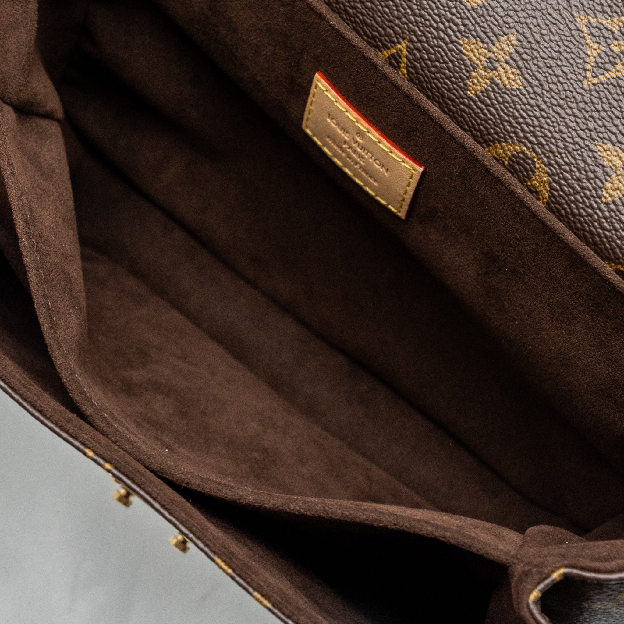 louis-vuitton-pochette-metis-monogram-canvas-ghw-23