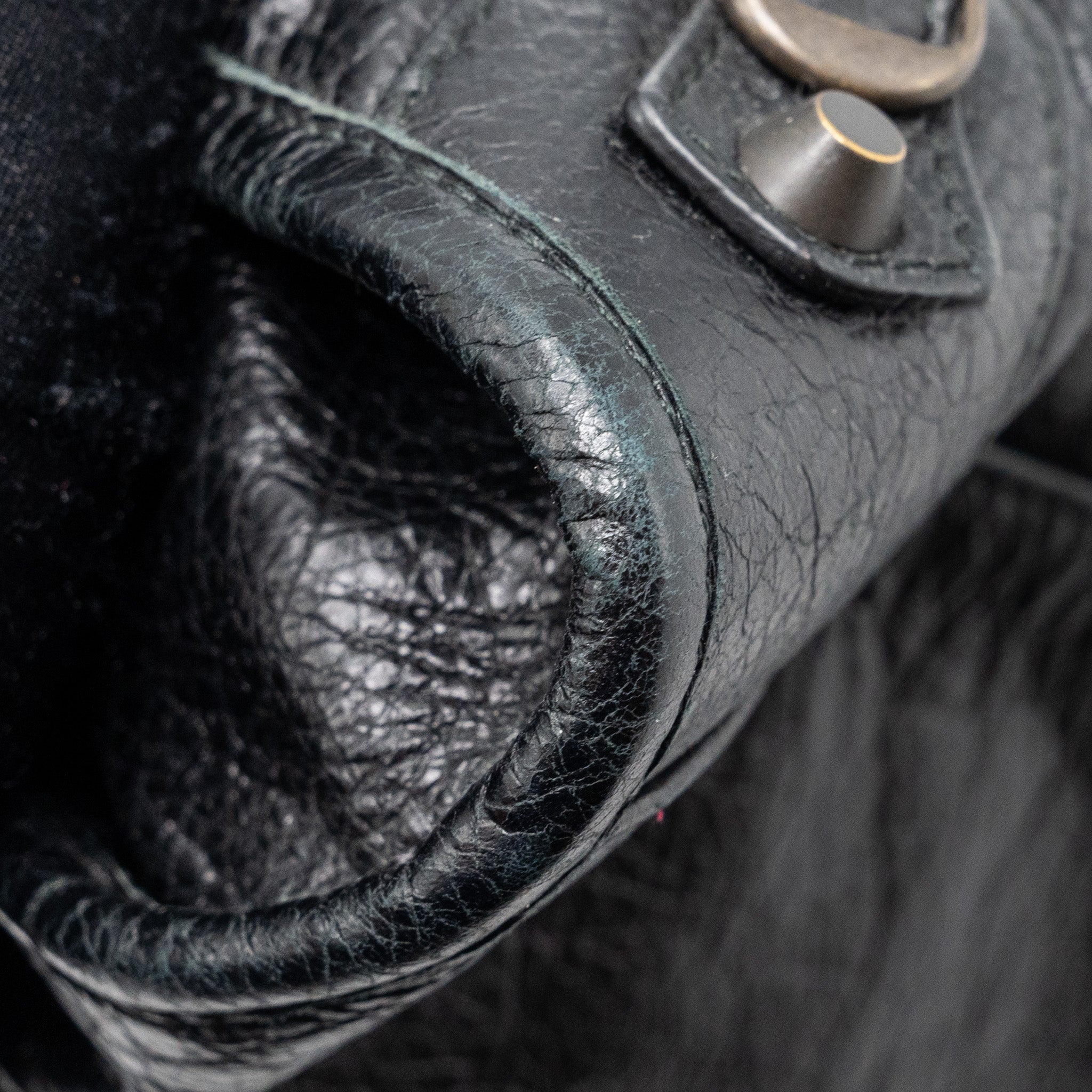 balenciaga-classic-city-bag-leather-black-ruthenium-silver-hardware