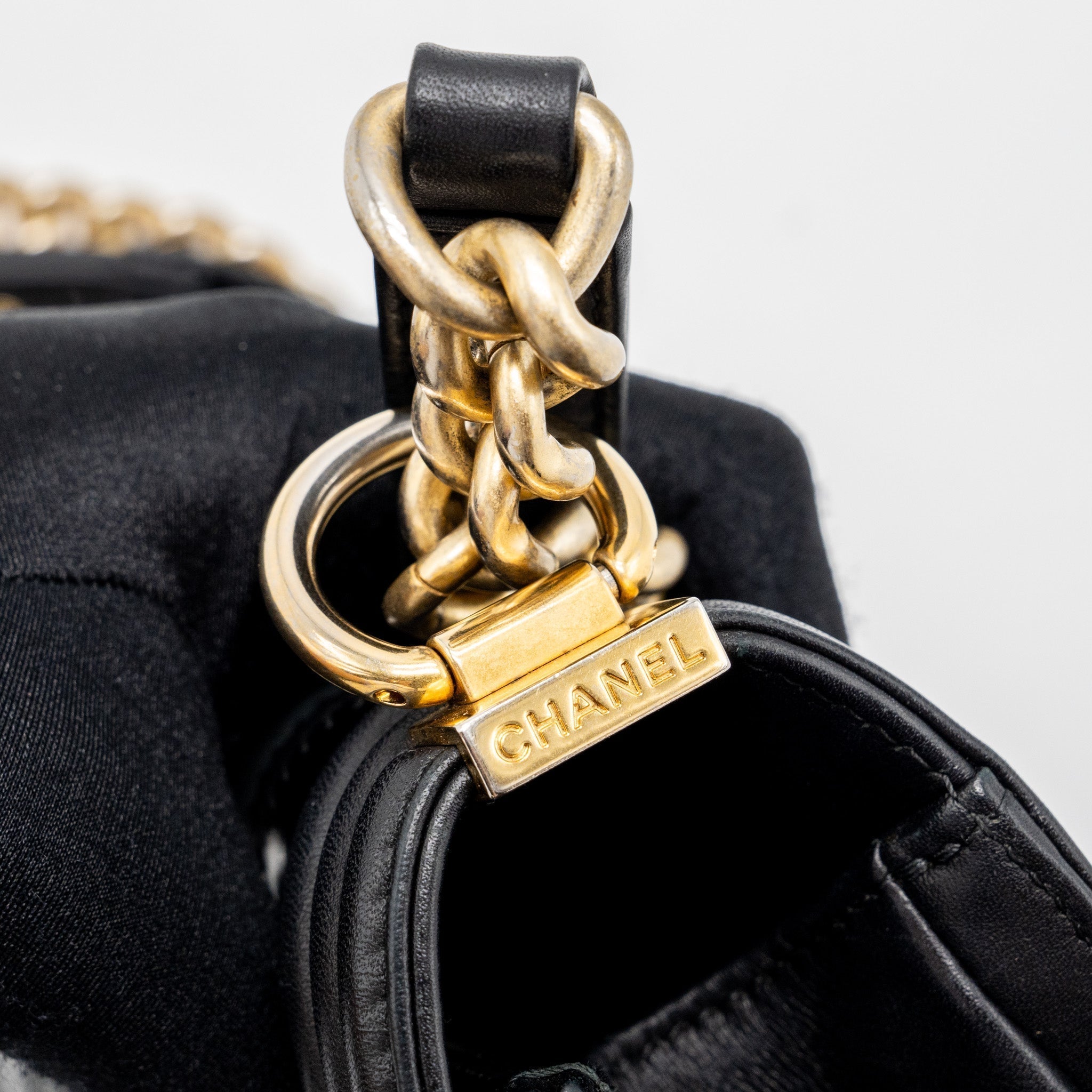 copy-of-chanel-medium-boy-bag-chevron-calfskin-black-ghw