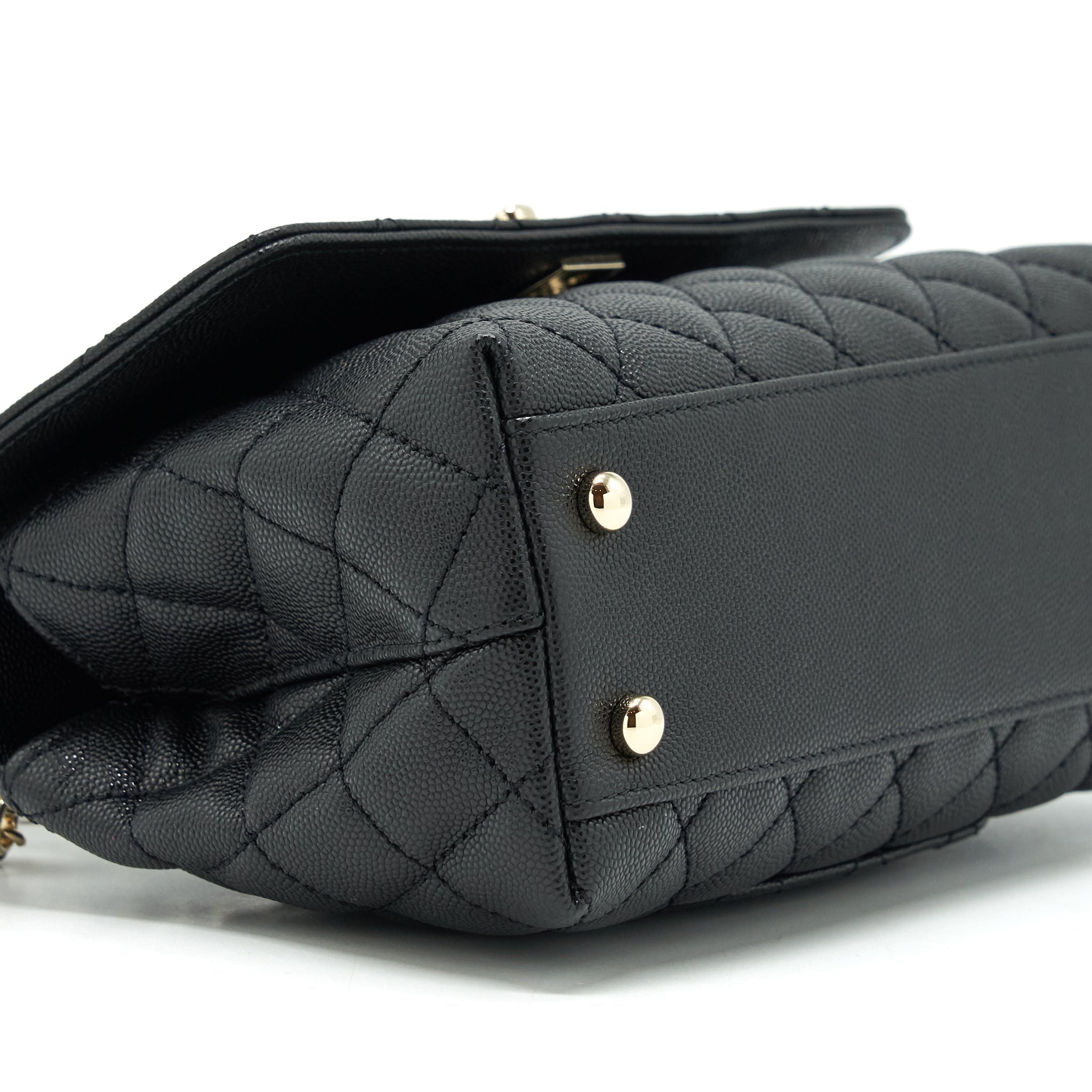 chanel-22p-small-coco-handle-caviar-black-lghw-microchip