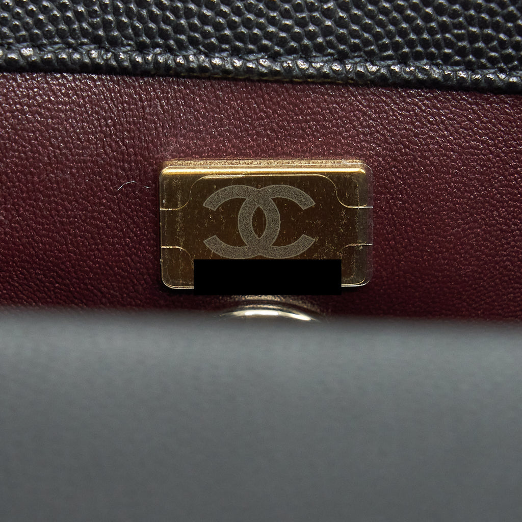 chanel-22p-small-coco-handle-caviar-black-lghw-microchip
